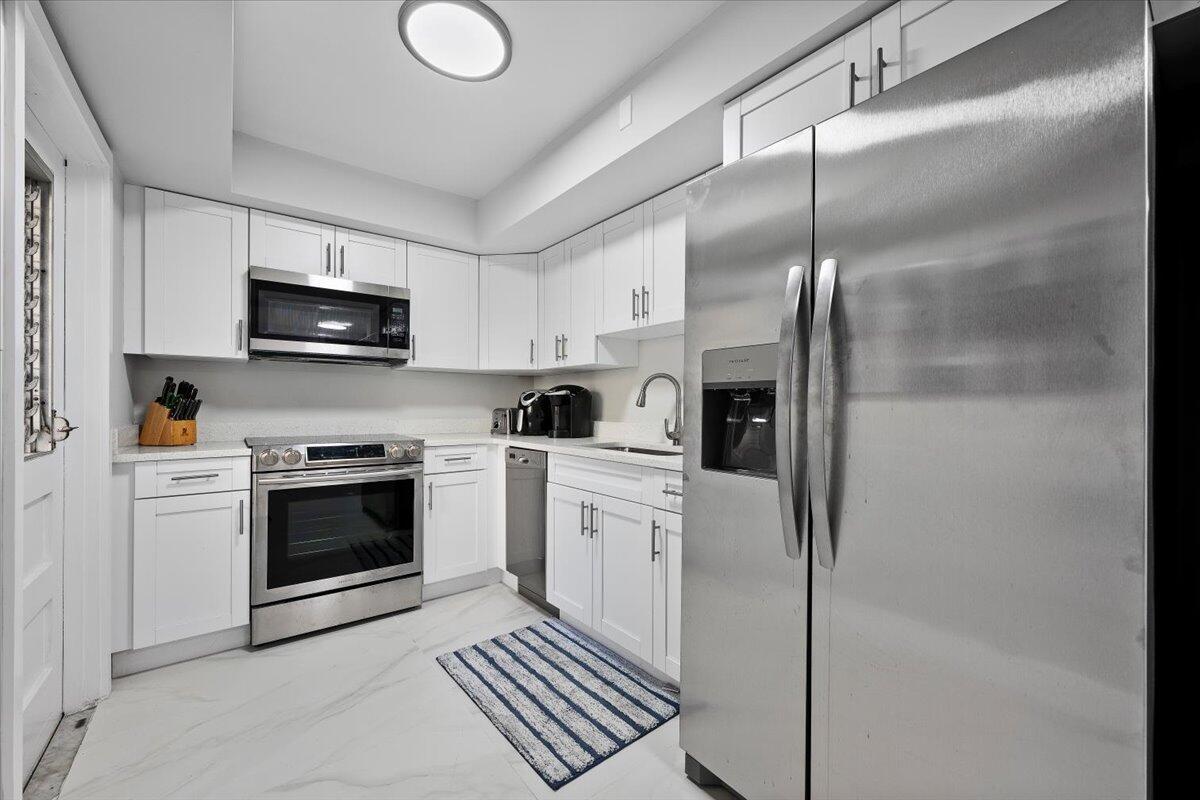 5500 Tamberlane Circle 105, Palm Beach Gardens, FL 33418, Palm Beach Gardens - Photo 2