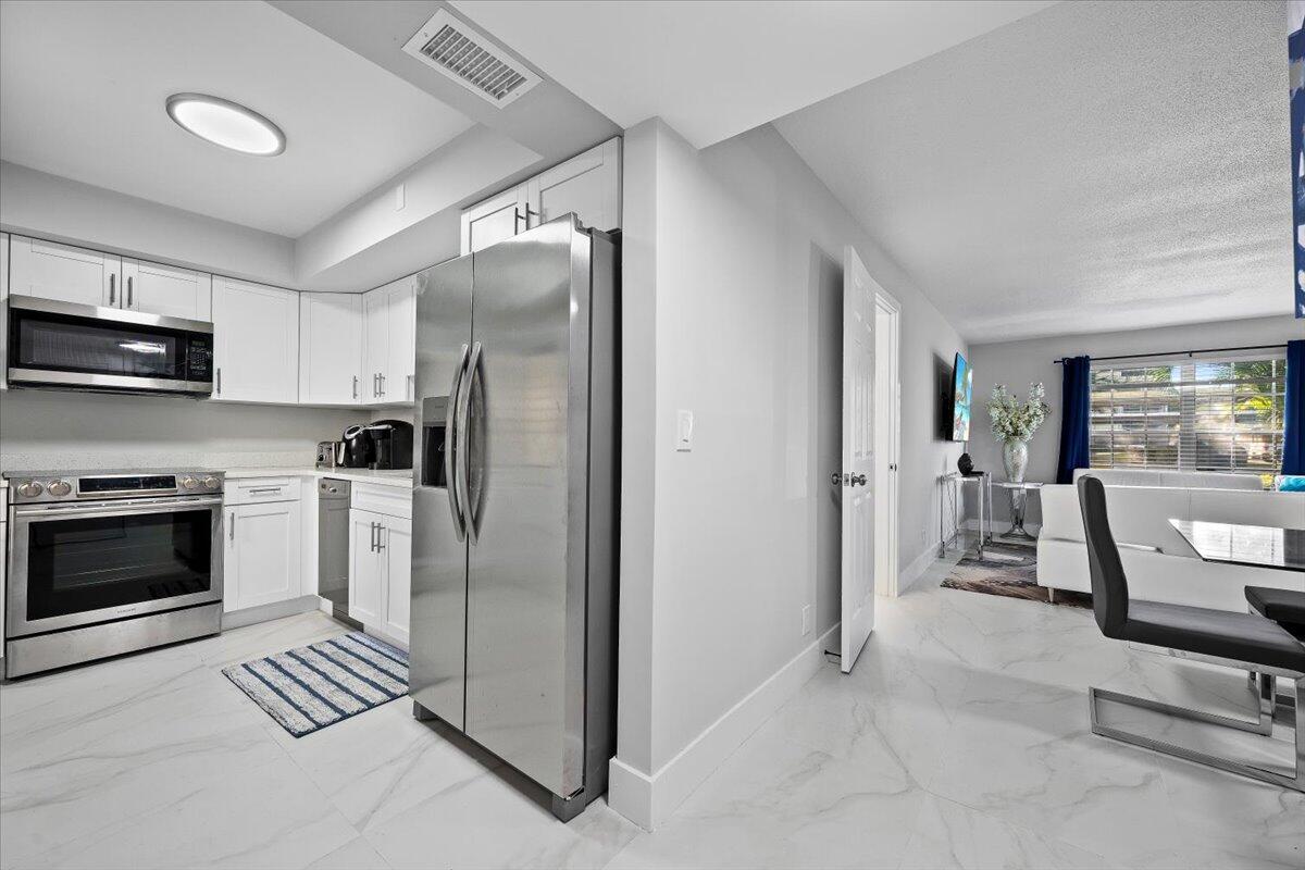 5500 Tamberlane Circle 105, Palm Beach Gardens, FL 33418, Palm Beach Gardens - Photo 4