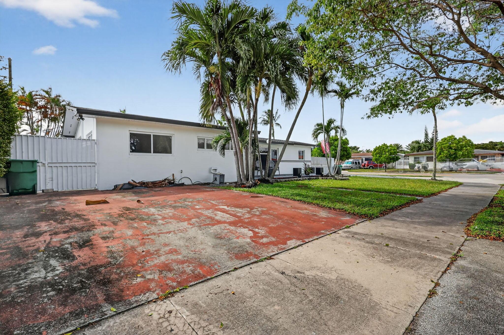 6120 NW 110th Terrace, Hialeah, FL 33012, Hialeah - Photo 4