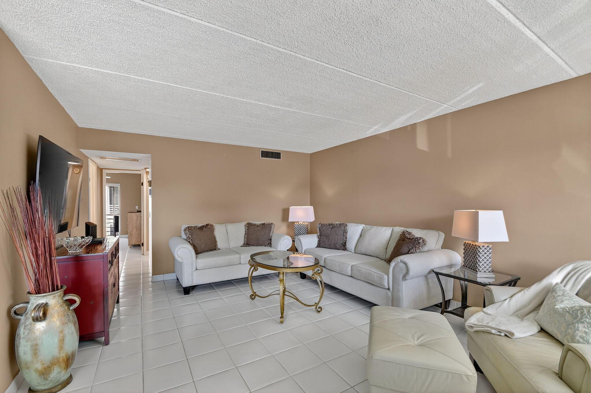 3200 Springdale Boulevard 217, Palm Springs, FL 33461, Palm Springs - Photo 3