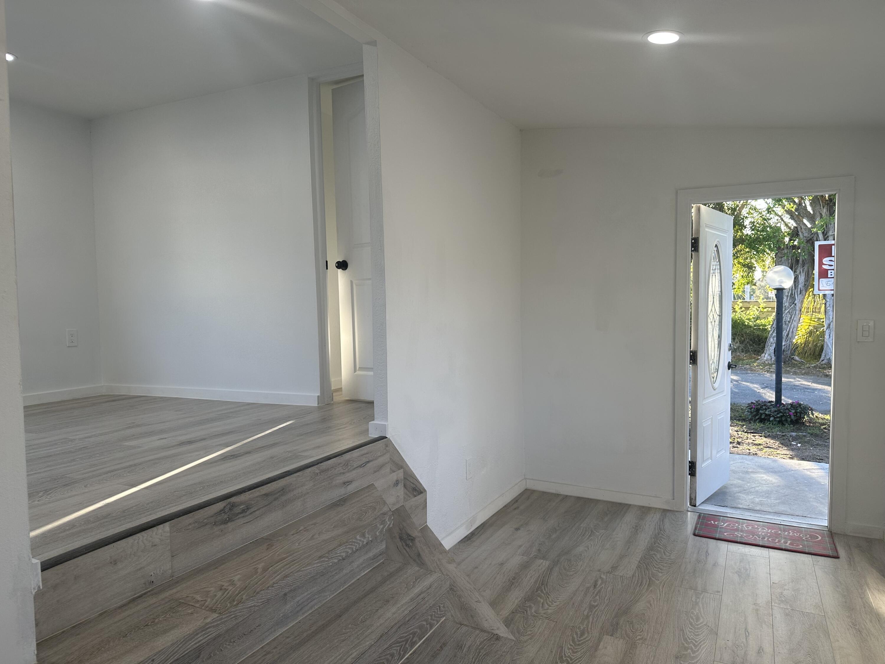 39 Palm Drive, Palm Springs, FL 33461, Palm Springs - Photo 5