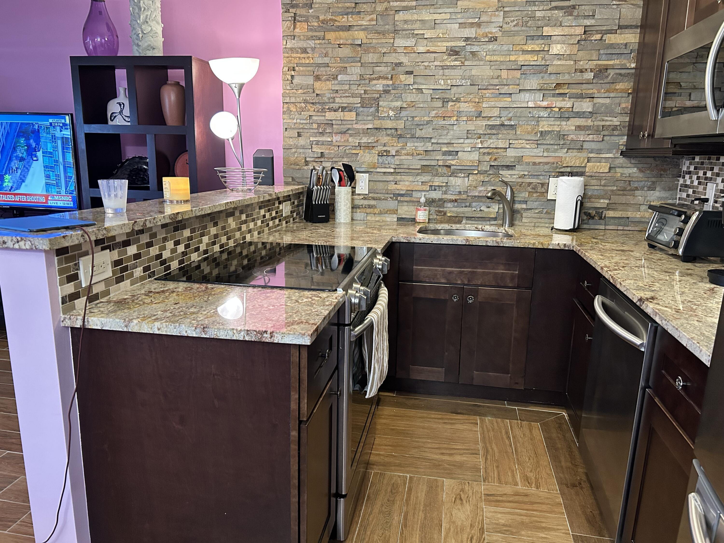 3070 Cornwall D 3070 D, Boca Raton, FL 33434, Boca Raton - Photo 2