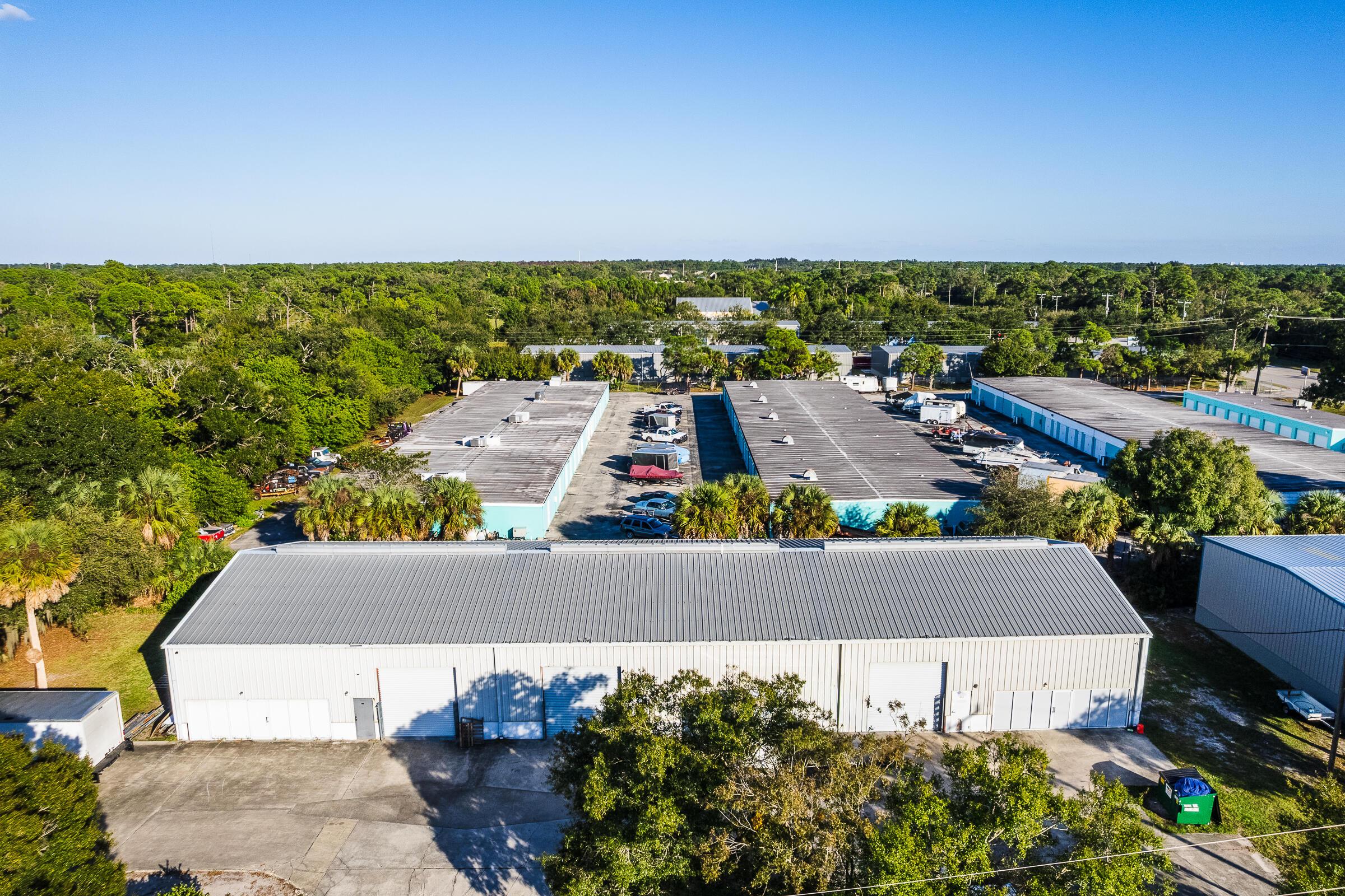 820 35th Court SW, Vero Beach, FL 32968, Vero Beach - Photo 4