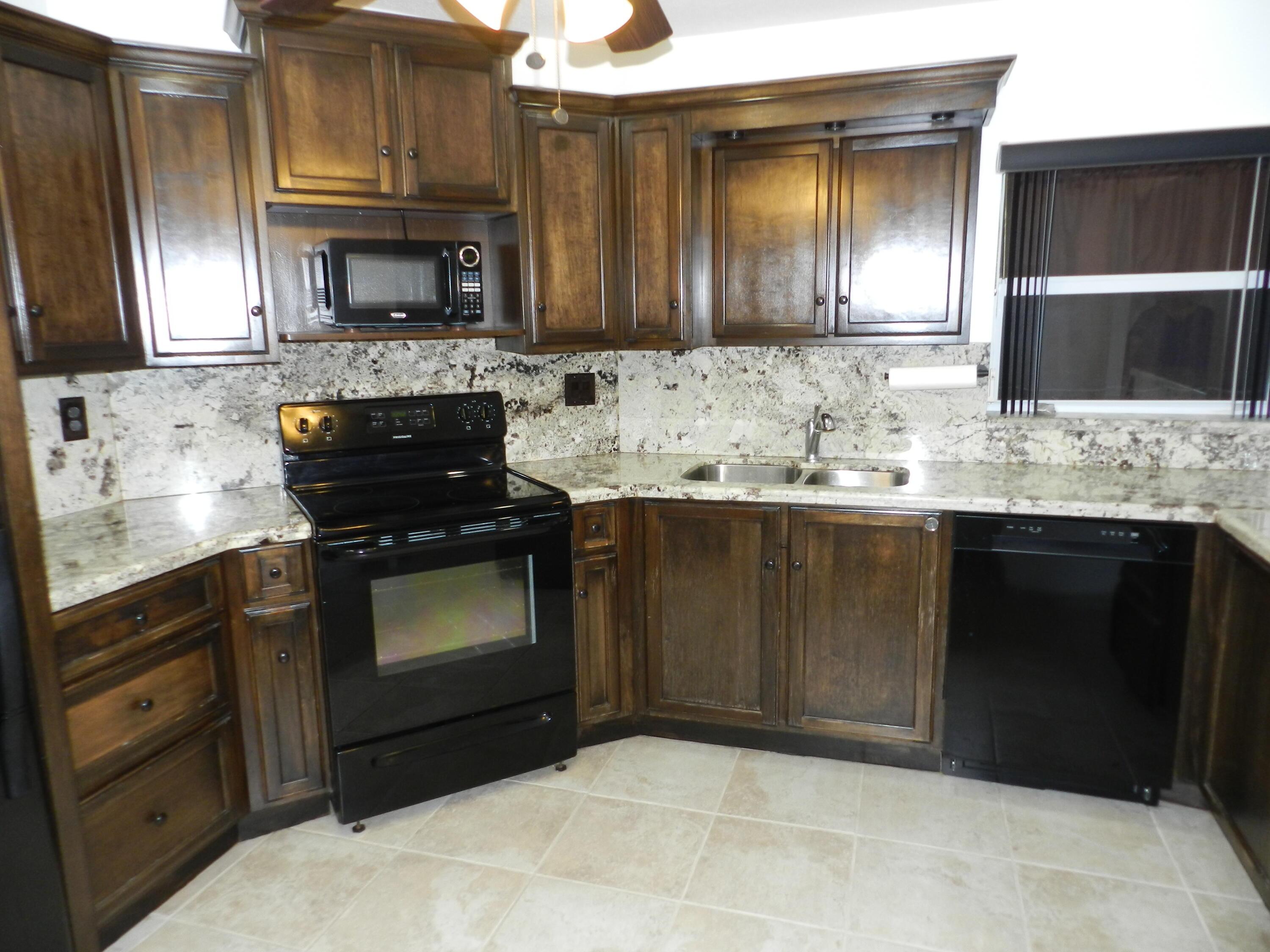 3 Greenway Village N 108, Royal Palm Beach, FL 33411, Royal Palm Beach - Photo 3