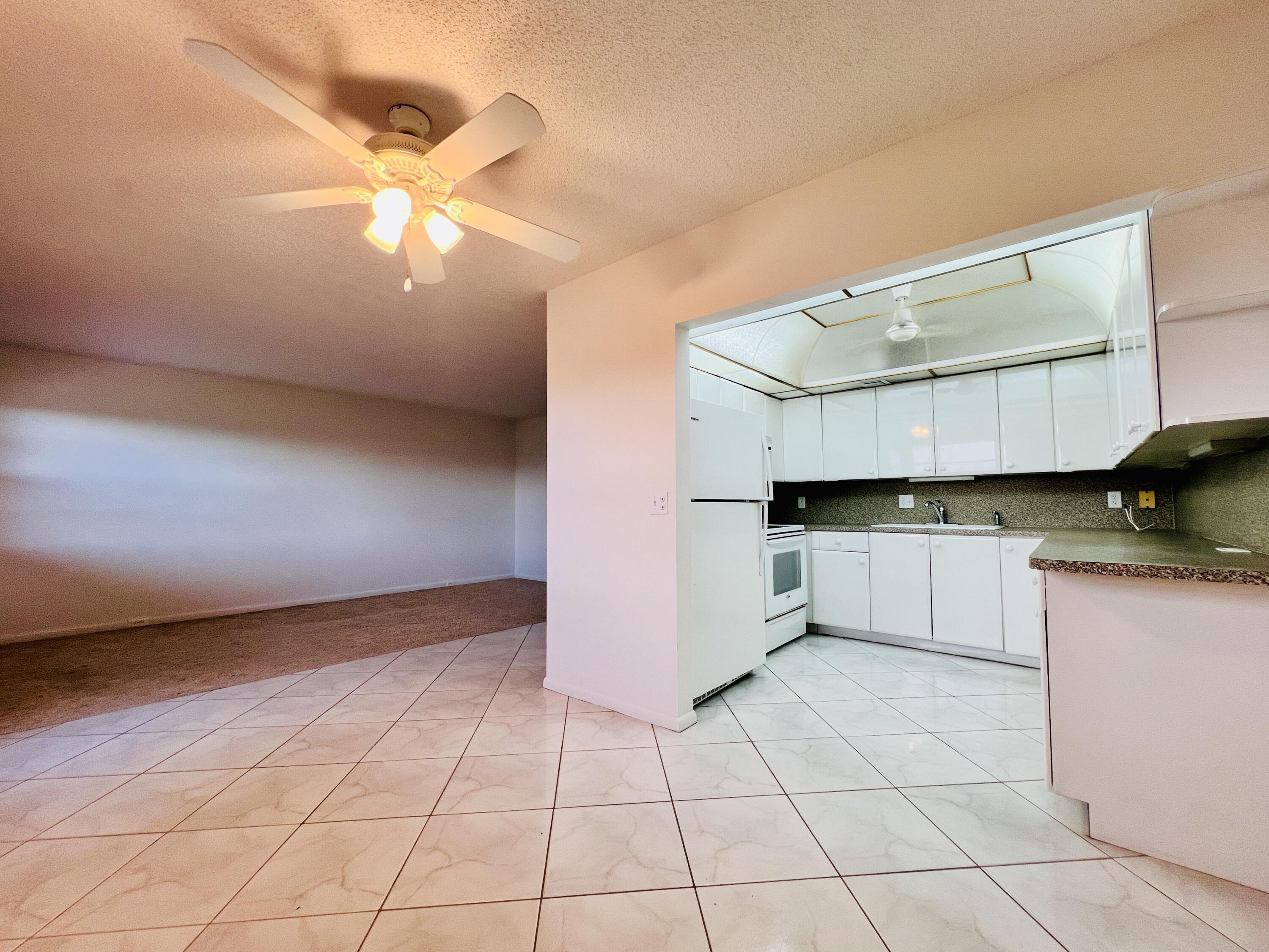 461 Wellington J, West Palm Beach, FL 33417, West Palm Beach - Photo 3