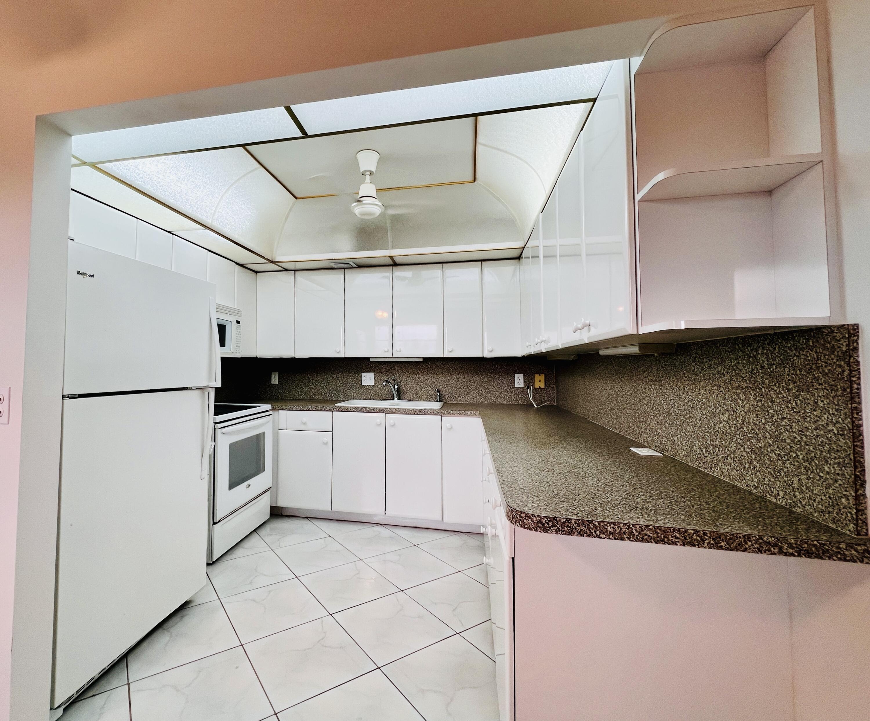 461 Wellington J, West Palm Beach, FL 33417, West Palm Beach - Photo 2