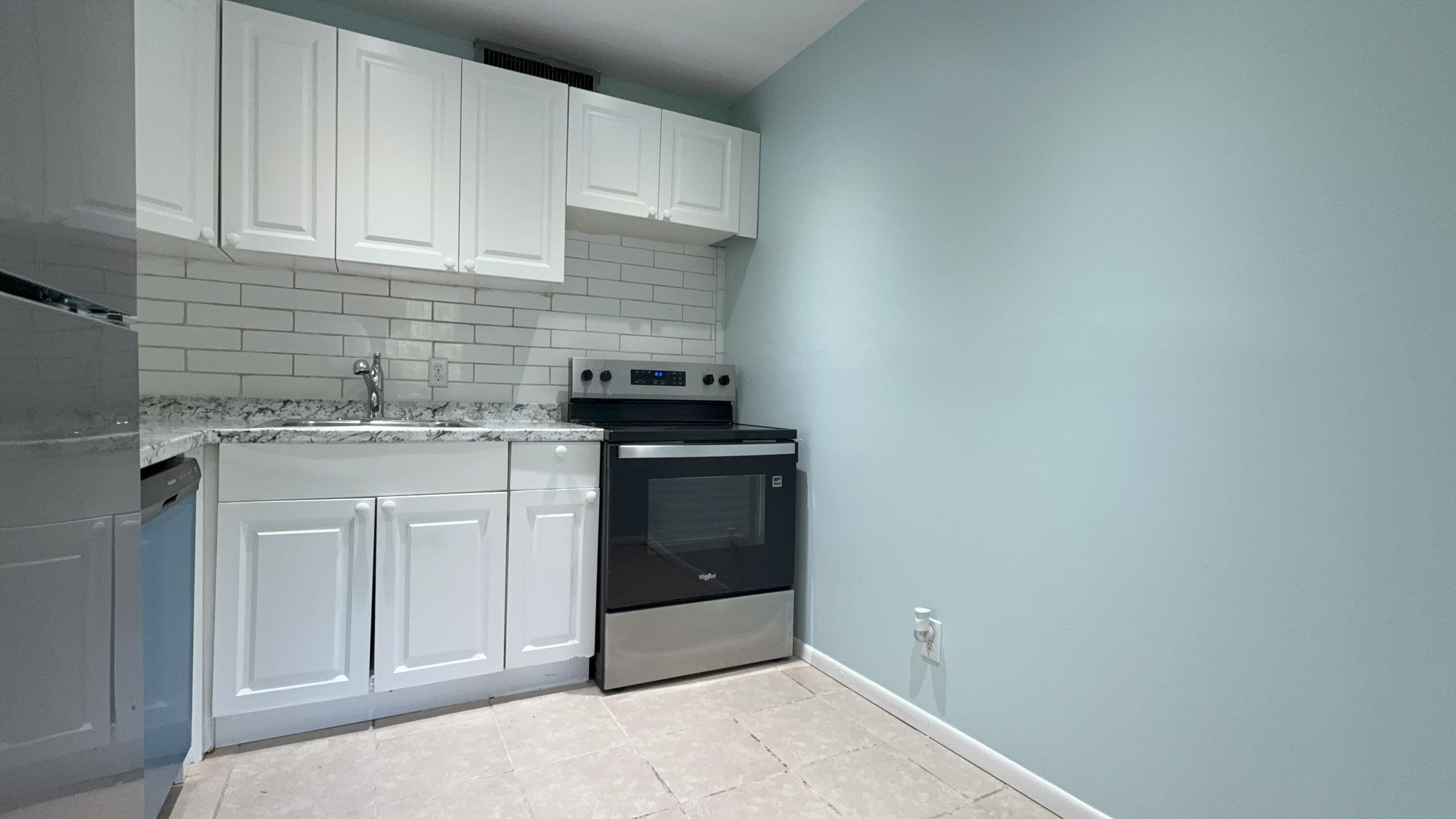 12009 Poinciana Boulevard 202, Royal Palm Beach, FL 33411, Royal Palm Beach - Photo 4