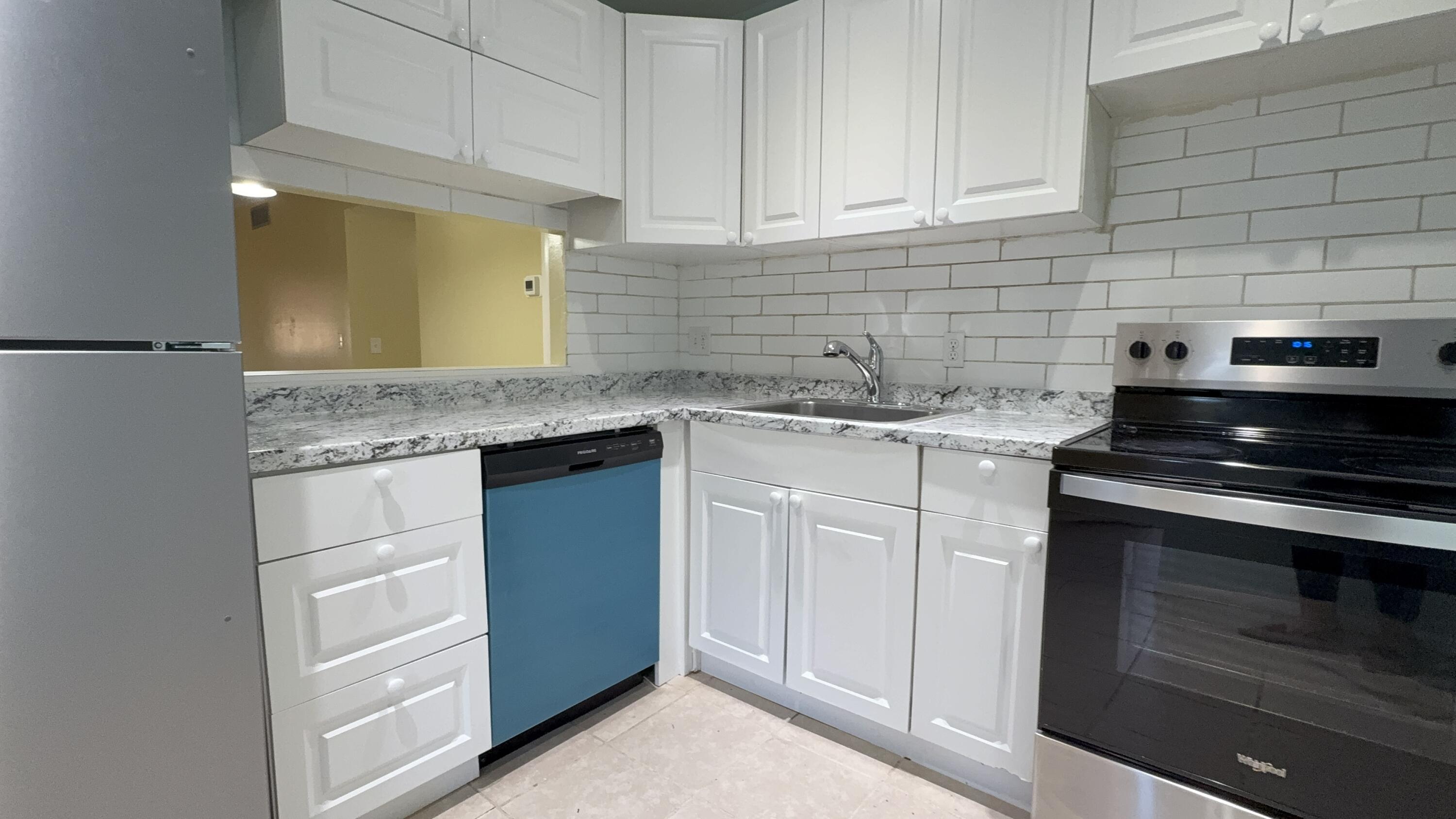 12009 Poinciana Boulevard 202, Royal Palm Beach, FL 33411, Royal Palm Beach - Photo 5