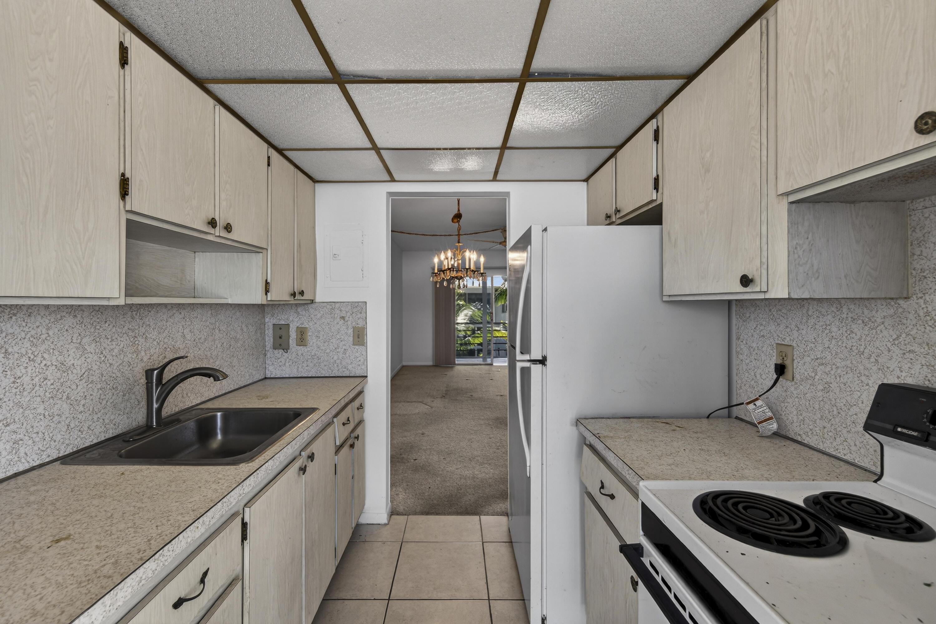 2551 W Golf Boulevard 209, Pompano Beach, FL 33064, Pompano Beach - Photo 5