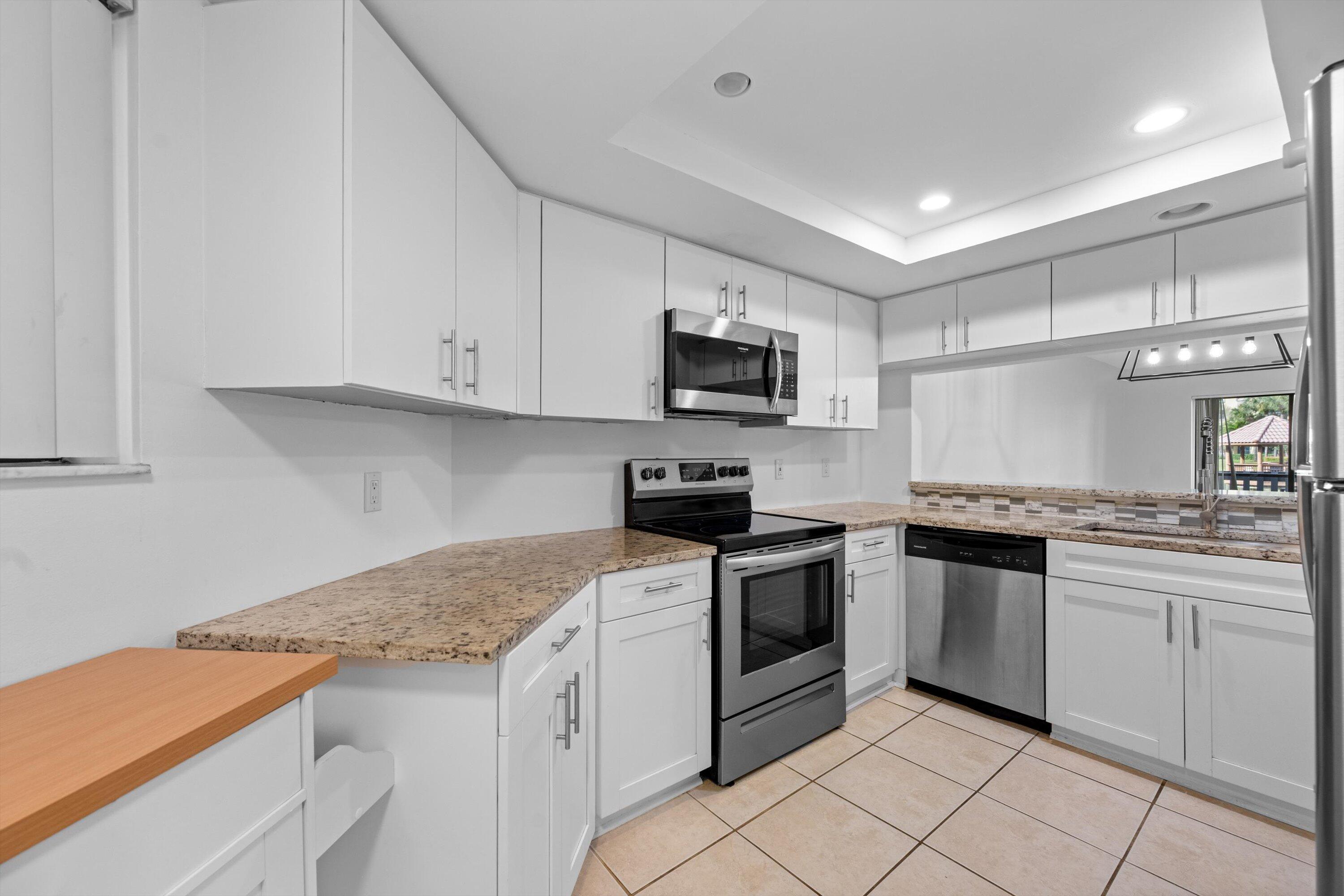 600 Uno Lago Drive 104, Juno Beach, FL 33408, Juno Beach - Photo 3