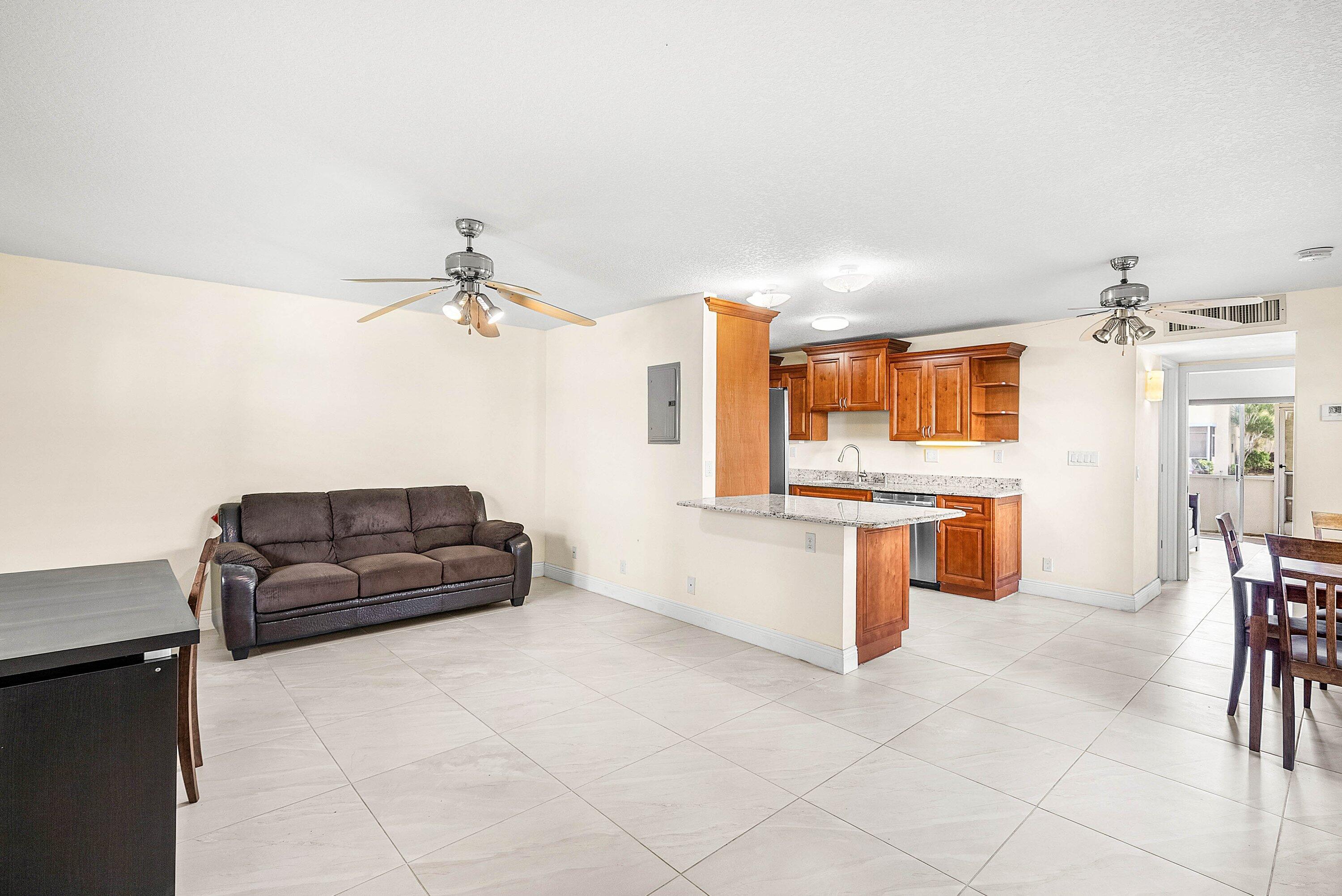 447 Burgundy J, Delray Beach, FL 33484, Delray Beach - Photo 3