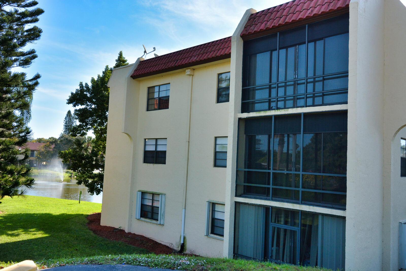 2050 Oleander Boulevard 5-306, Fort Pierce, FL 34950, Fort Pierce - Photo 3