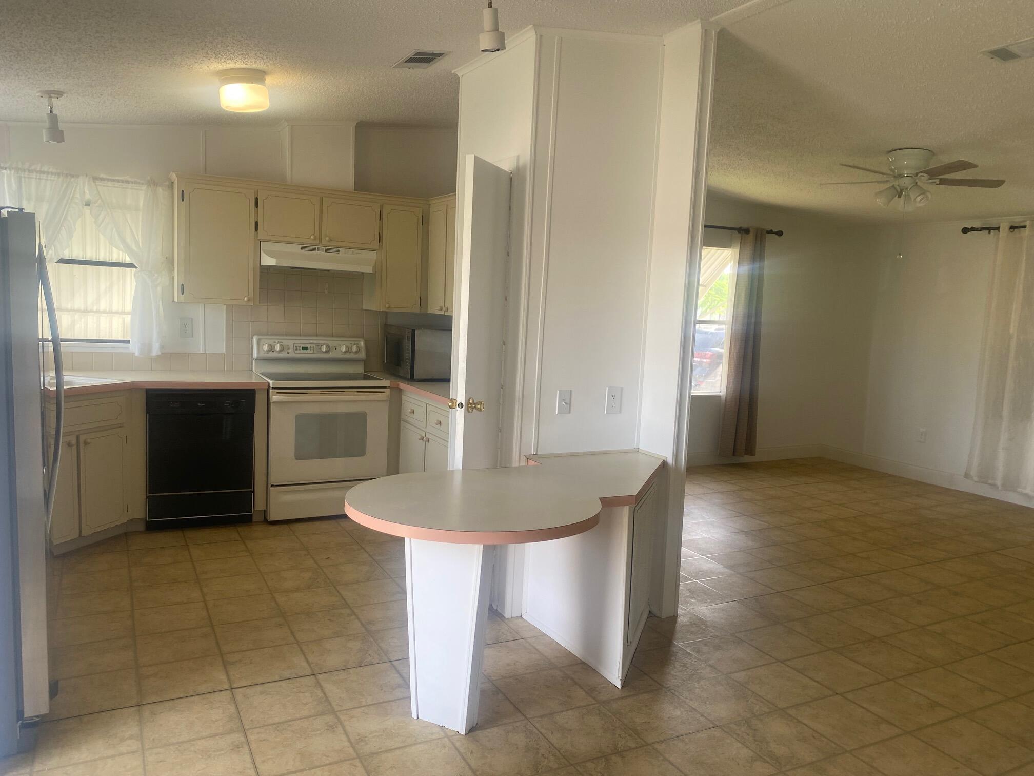 8933 Pine Street, Boynton Beach, FL 33436, Boynton Beach - Photo 4