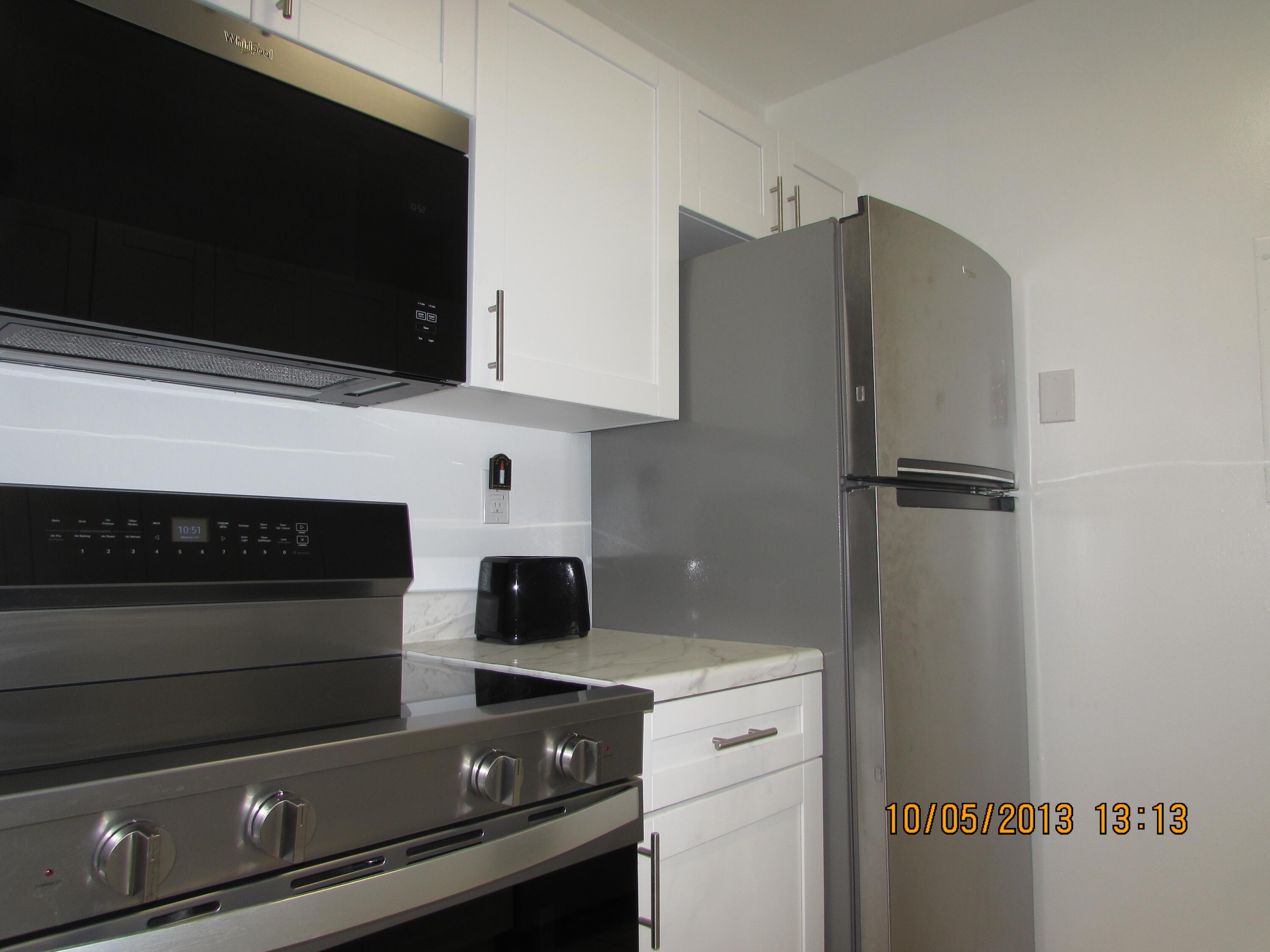 1141 Lake Victoria Drive F, West Palm Beach, FL 33411, West Palm Beach - Photo 2