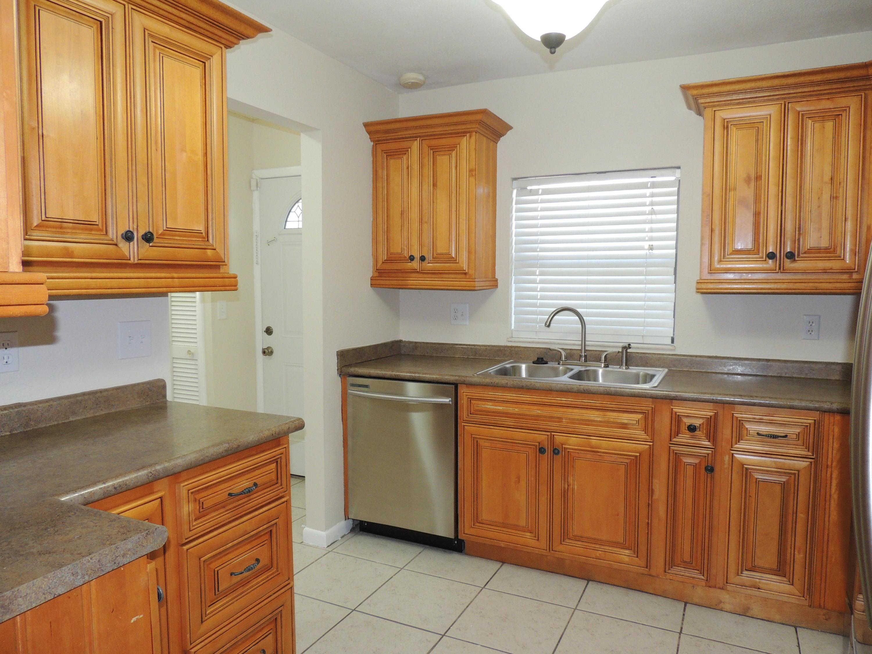 1829 Abbey Road, West Palm Beach, FL 33415, West Palm Beach - Photo 3