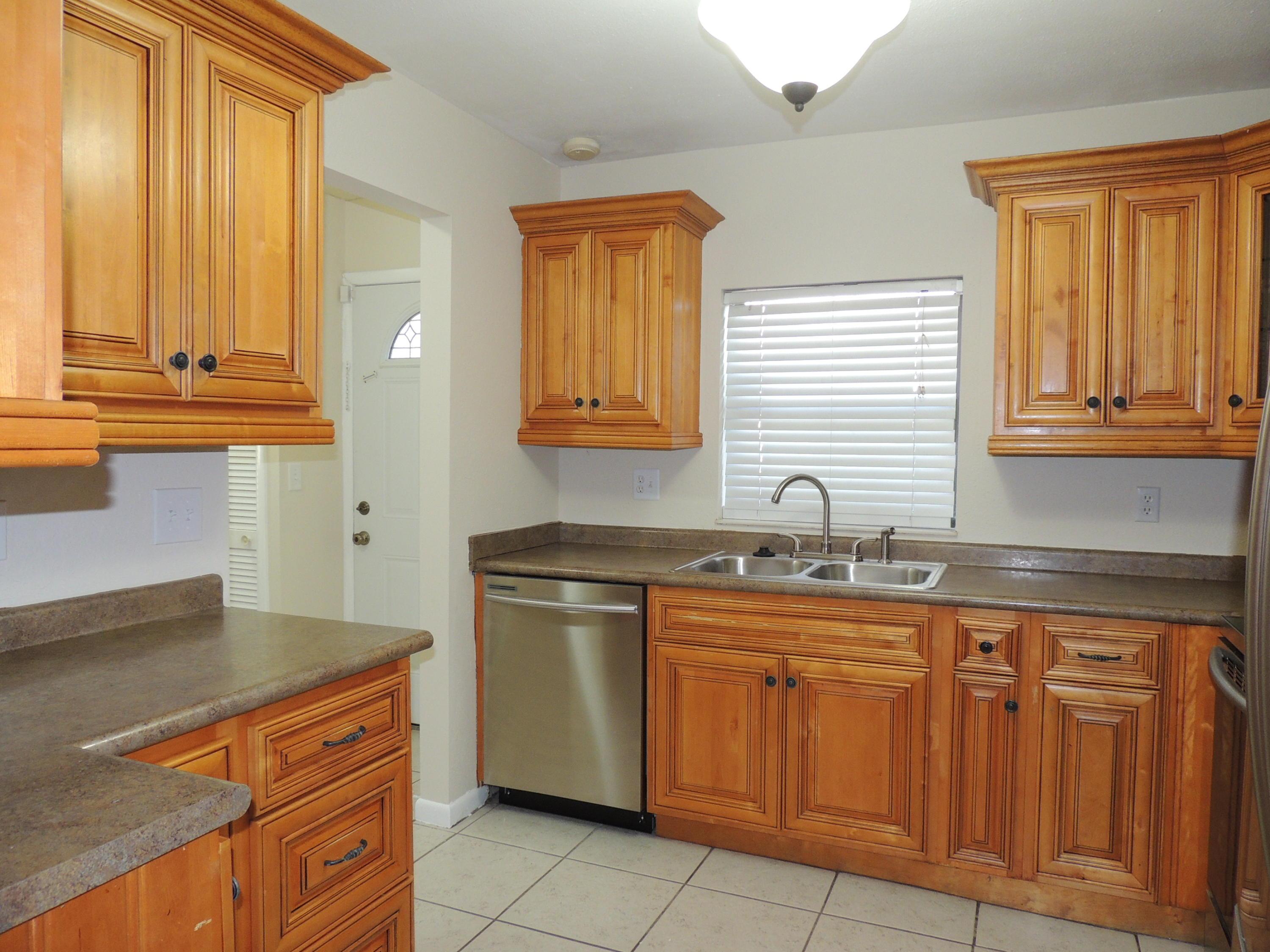 1829 Abbey Road, West Palm Beach, FL 33415, West Palm Beach - Photo 5