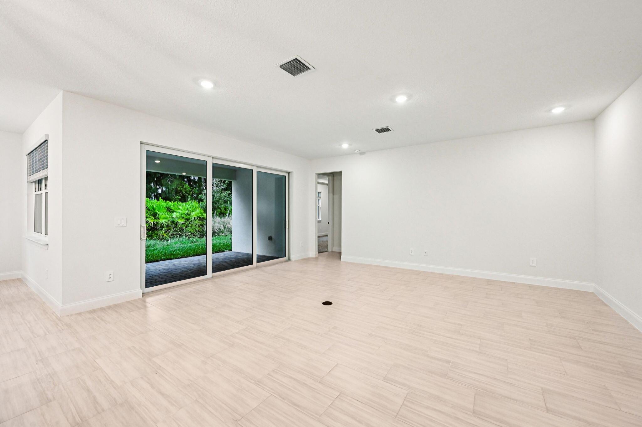 5625 Hampton Park Circle, Vero Beach, FL 32966, Vero Beach - Photo 5