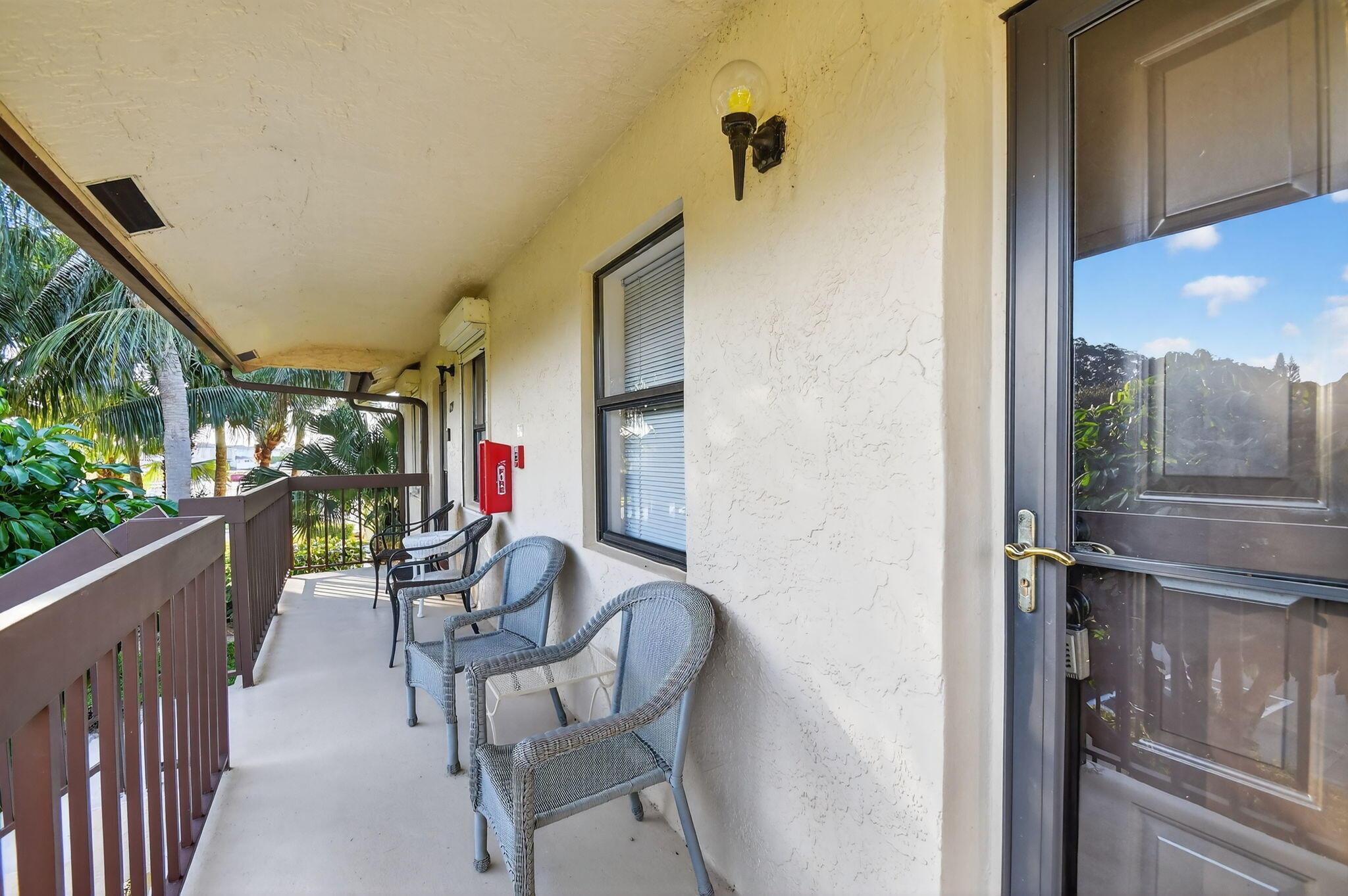 4542 Lucerne Lakes Boulevard E 202, Lake Worth, FL 33467, Lake Worth - Photo 5