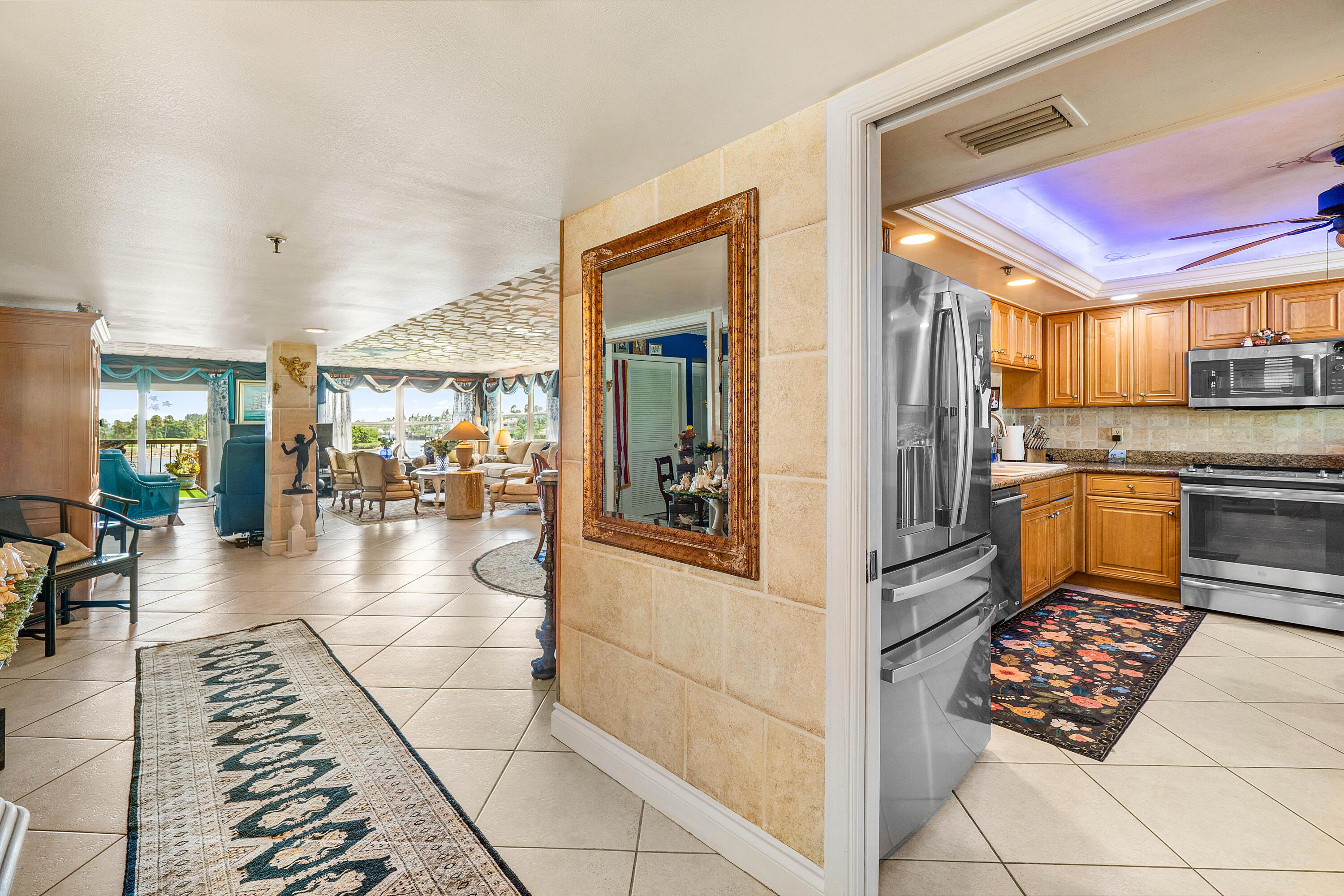 374 Golfview Road 205, North Palm Beach, FL 33408, North Palm Beach - Photo 3