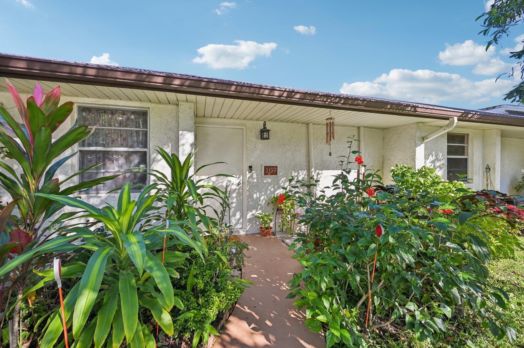 107 Lake Olive Drive, West Palm Beach, FL 33411, West Palm Beach - Photo 2