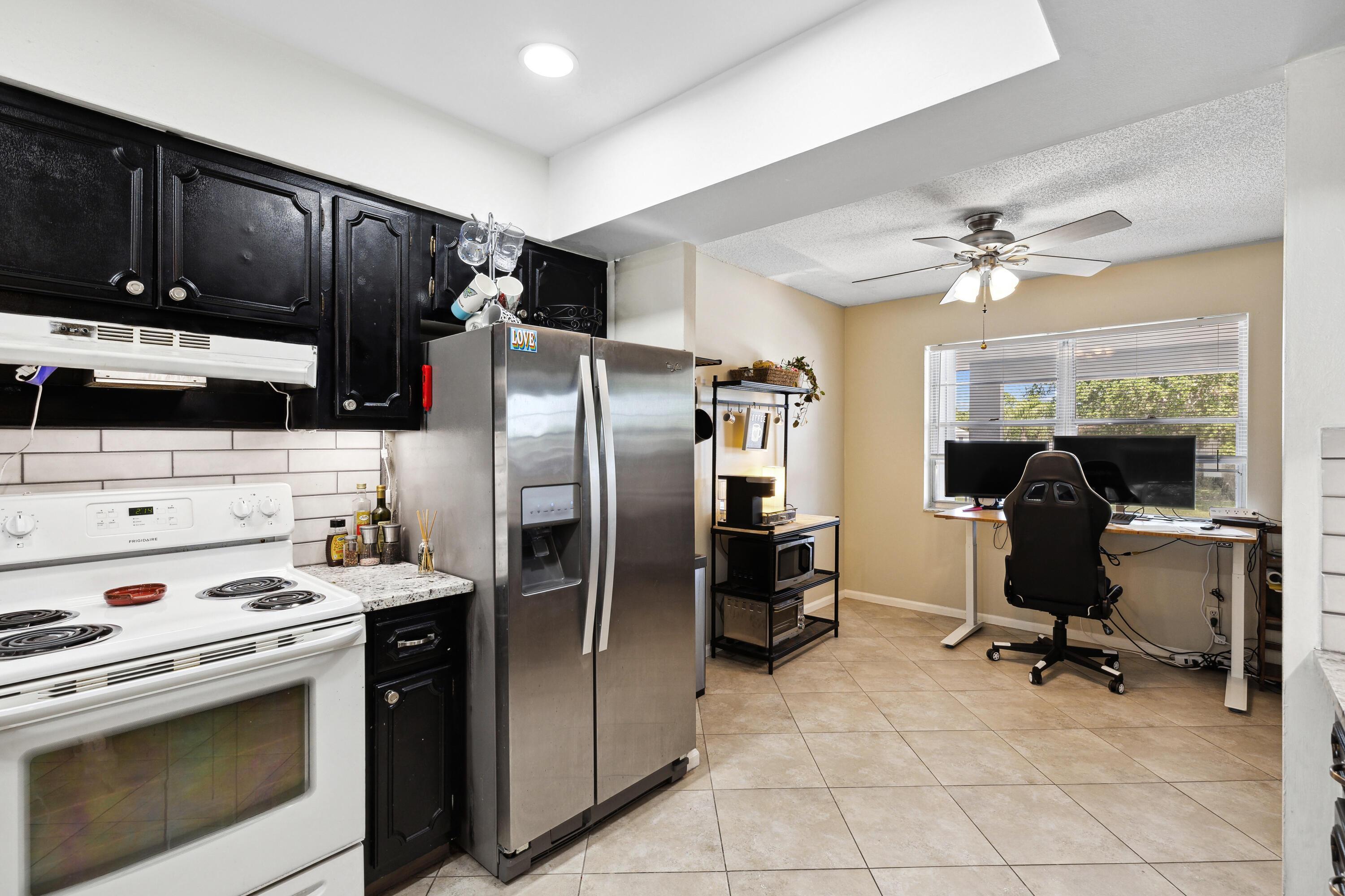 3075 E Gardens East Drive 32, Palm Beach Gardens, FL 33410, Palm Beach Gardens - Photo 5