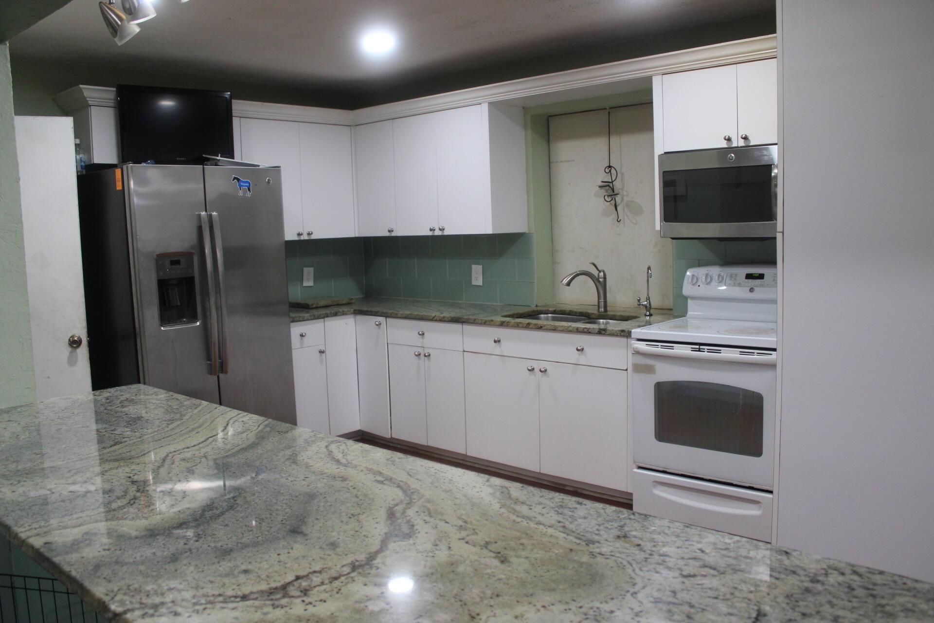 2842 Somerset Road Road, Lake Worth, FL 33462, Lake Worth - Photo 2