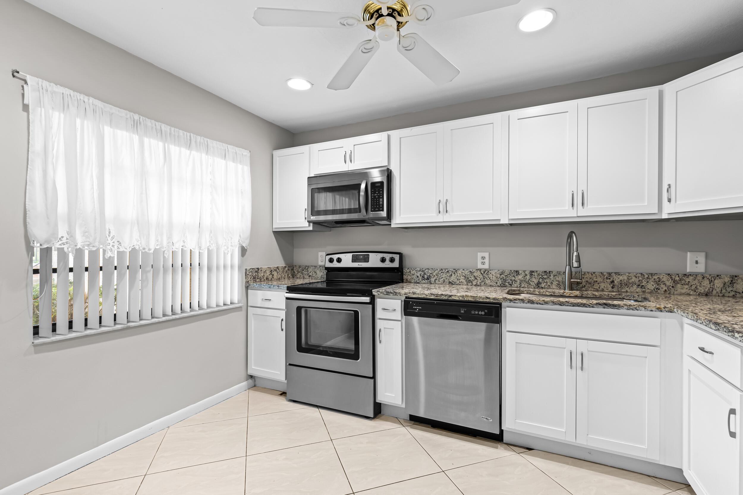 9270 Vista Del Lago E27, Boca Raton, FL 33428, Boca Raton - Photo 2