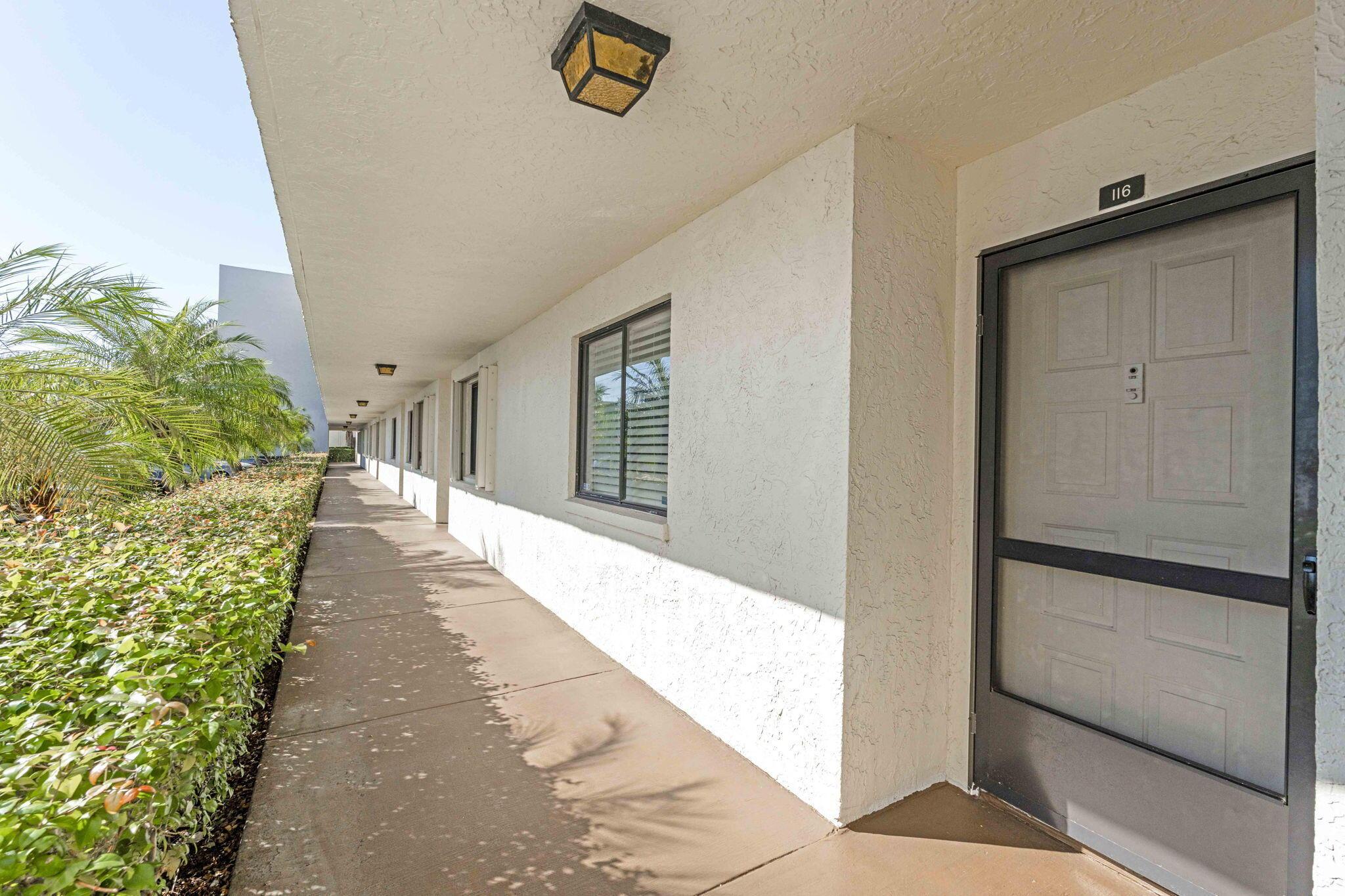 3138 Via Poinciana 116, Lake Worth, FL 33467, Lake Worth - Photo 2
