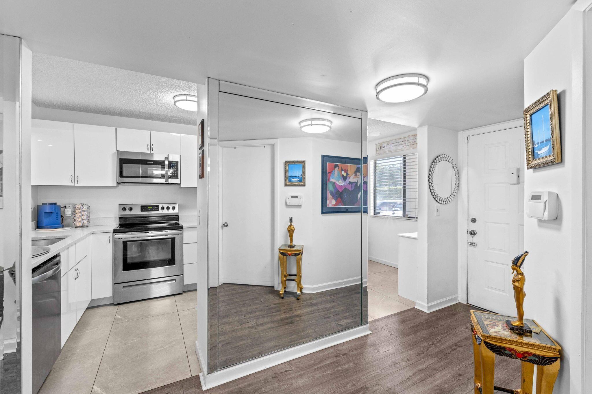 3138 Via Poinciana 116, Lake Worth, FL 33467, Lake Worth - Photo 4
