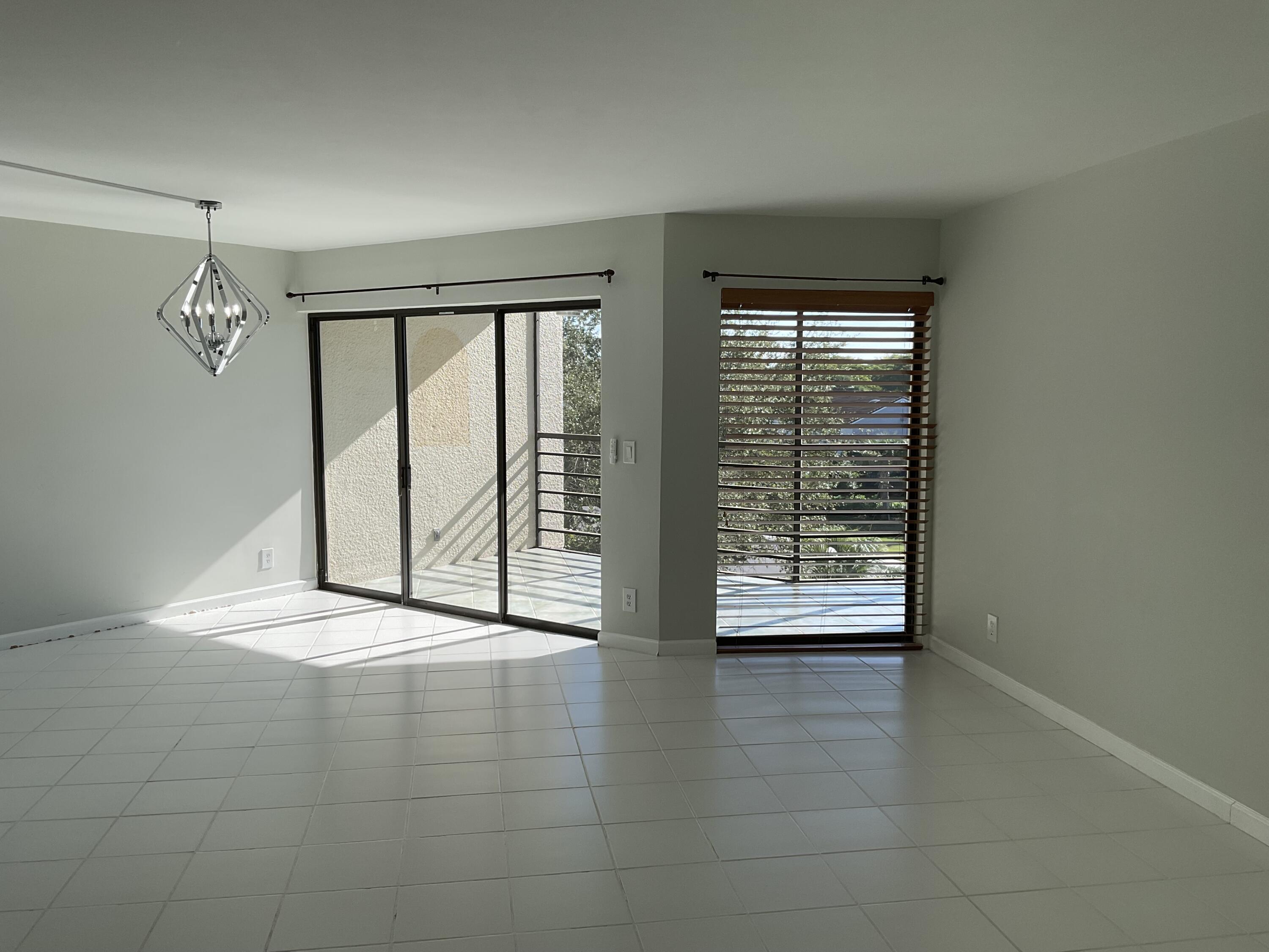 5751 Camino Del Sol 403, Boca Raton, FL 33433, Boca Raton - Photo 5