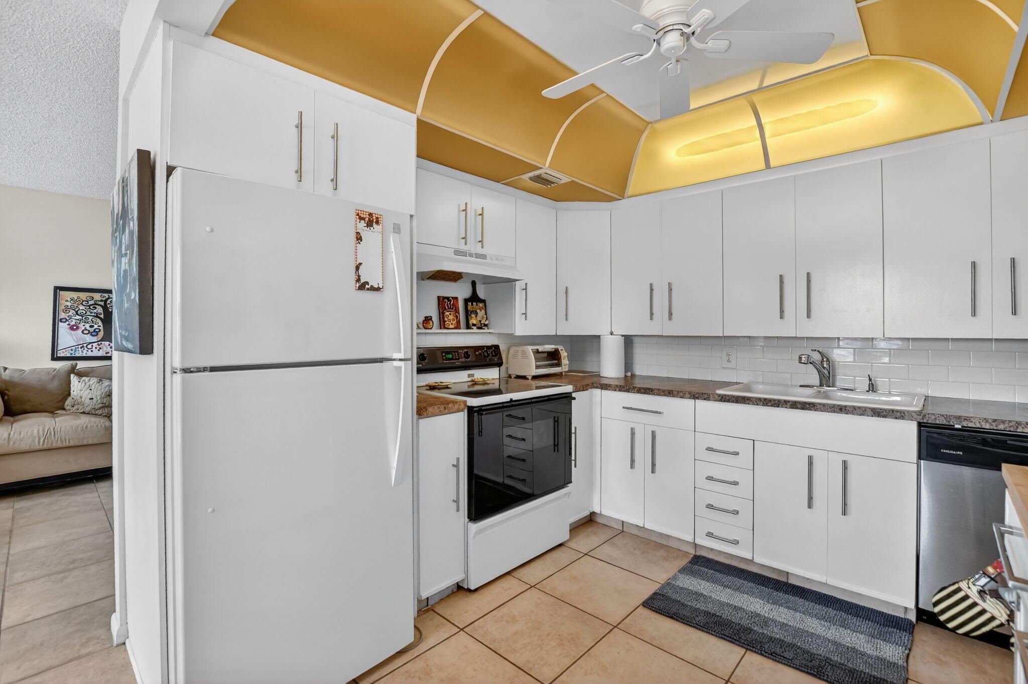 4008 Hythe A, Boca Raton, FL 33434, Boca Raton - Photo 3