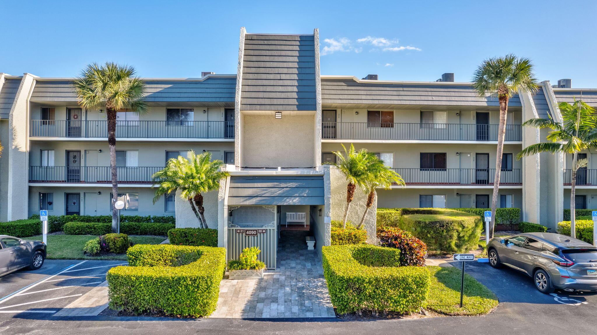 4090 Tivoli Court 208, Lake Worth, FL 33467, Lake Worth - Photo 5
