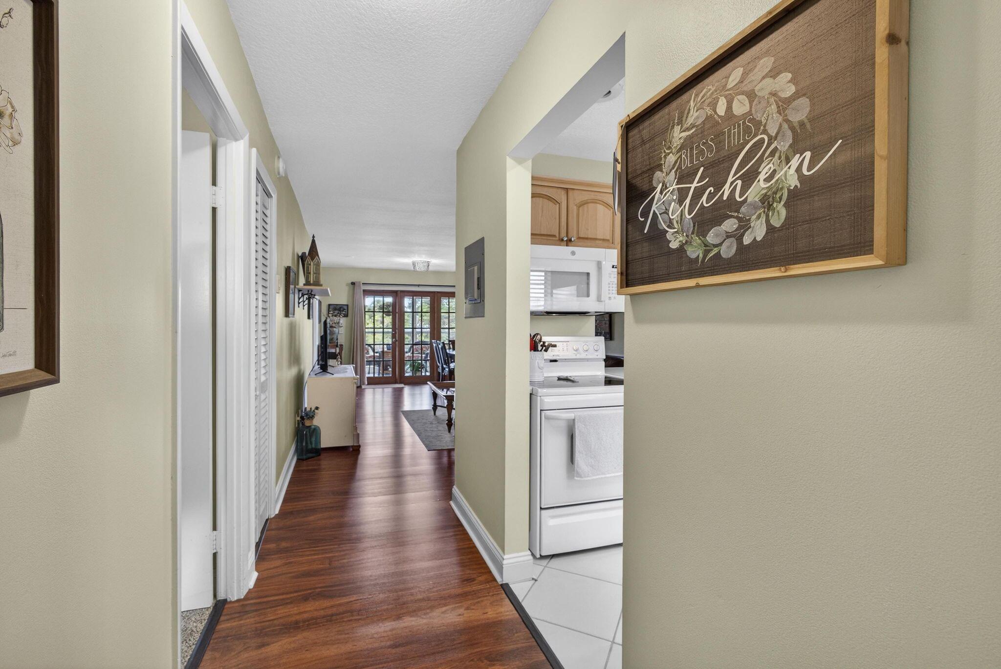 135 Lake Anne Drive, West Palm Beach, FL 33411, West Palm Beach - Photo 4