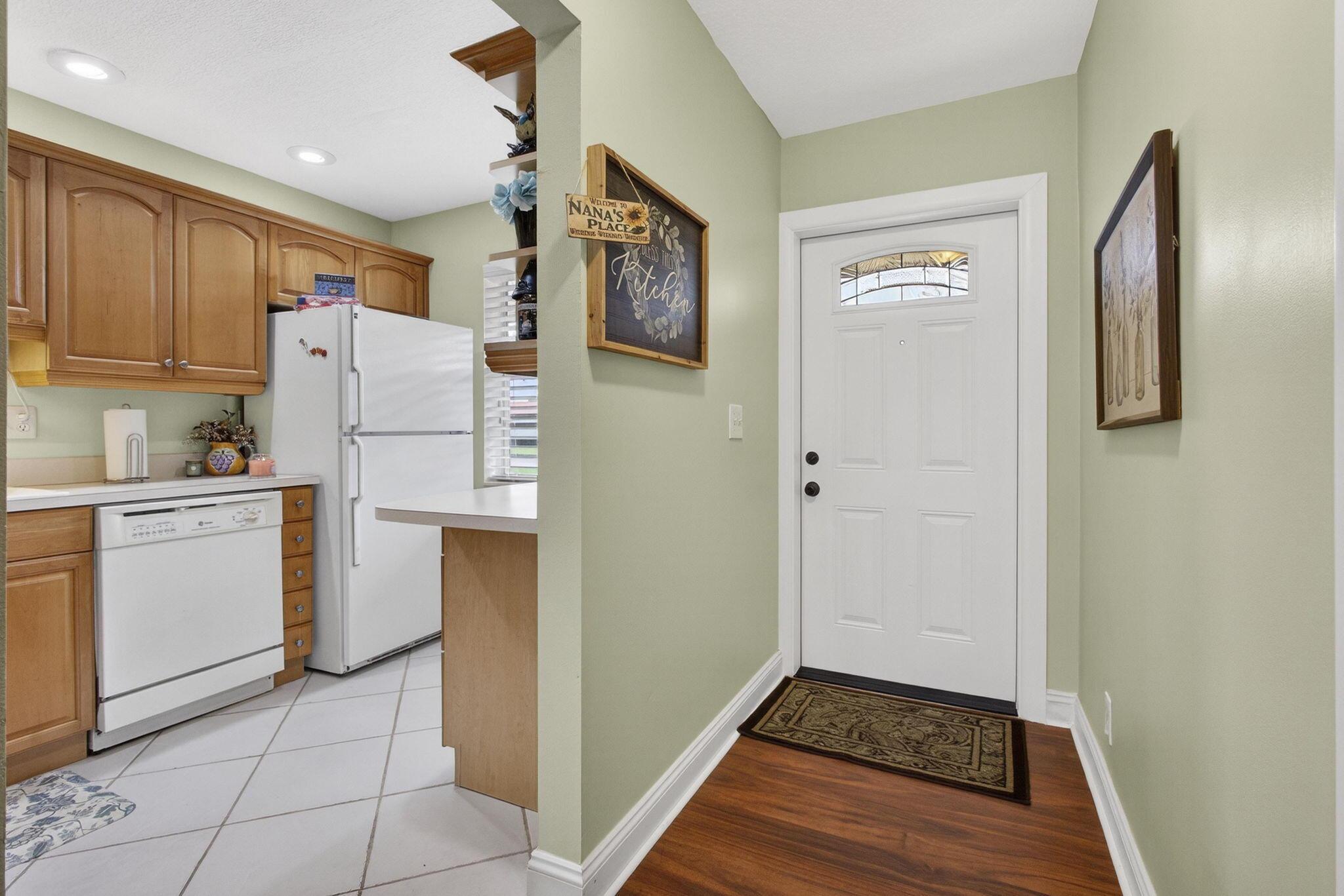 135 Lake Anne Drive, West Palm Beach, FL 33411, West Palm Beach - Photo 5