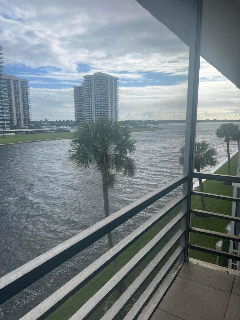 20 Yacht Club Drive 405, North Palm Beach, FL 33408, North Palm Beach - Photo 2