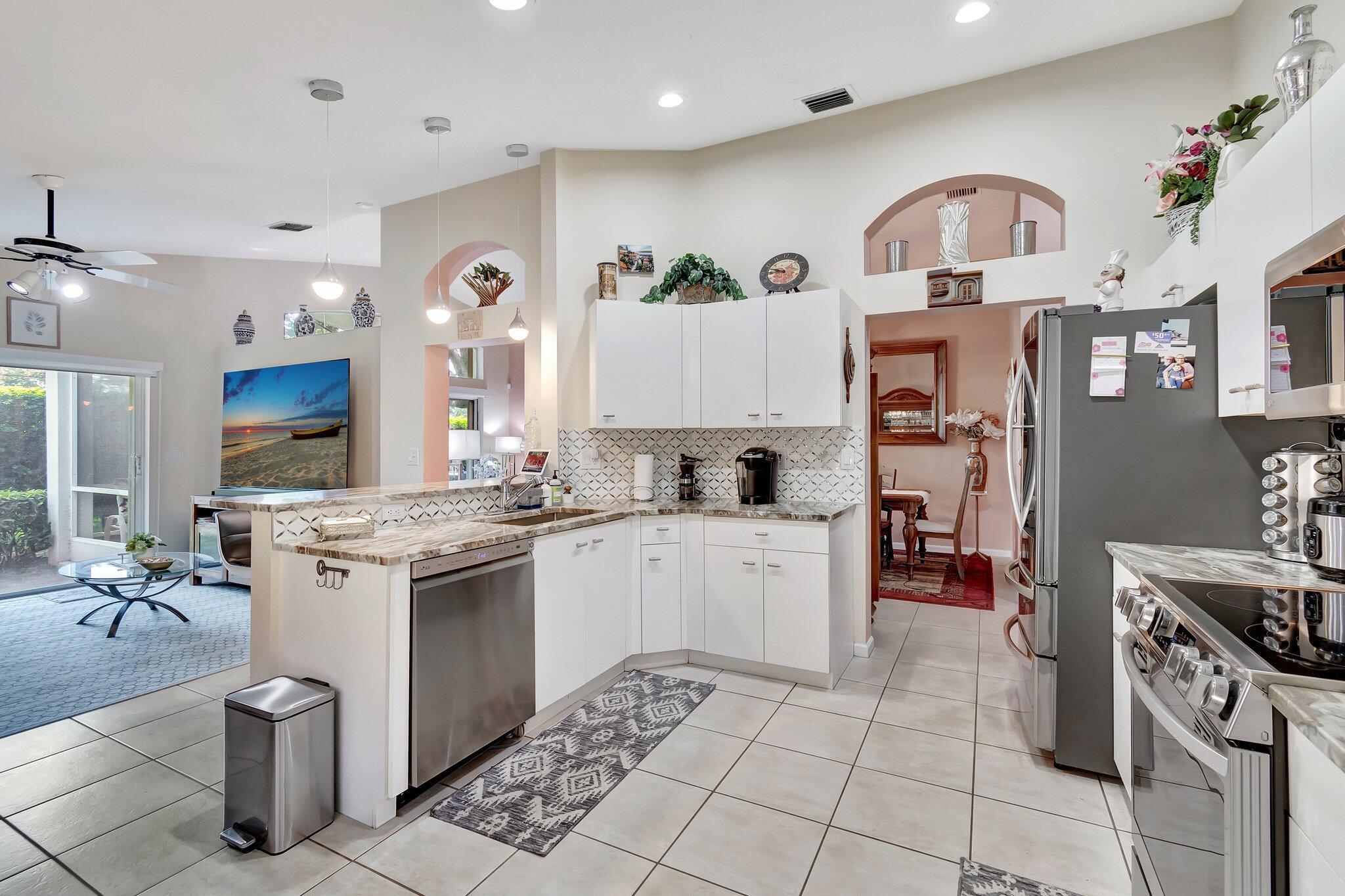 5670 Swaying Palm Lane, Boynton Beach, FL 33437, Boynton Beach - Photo 4
