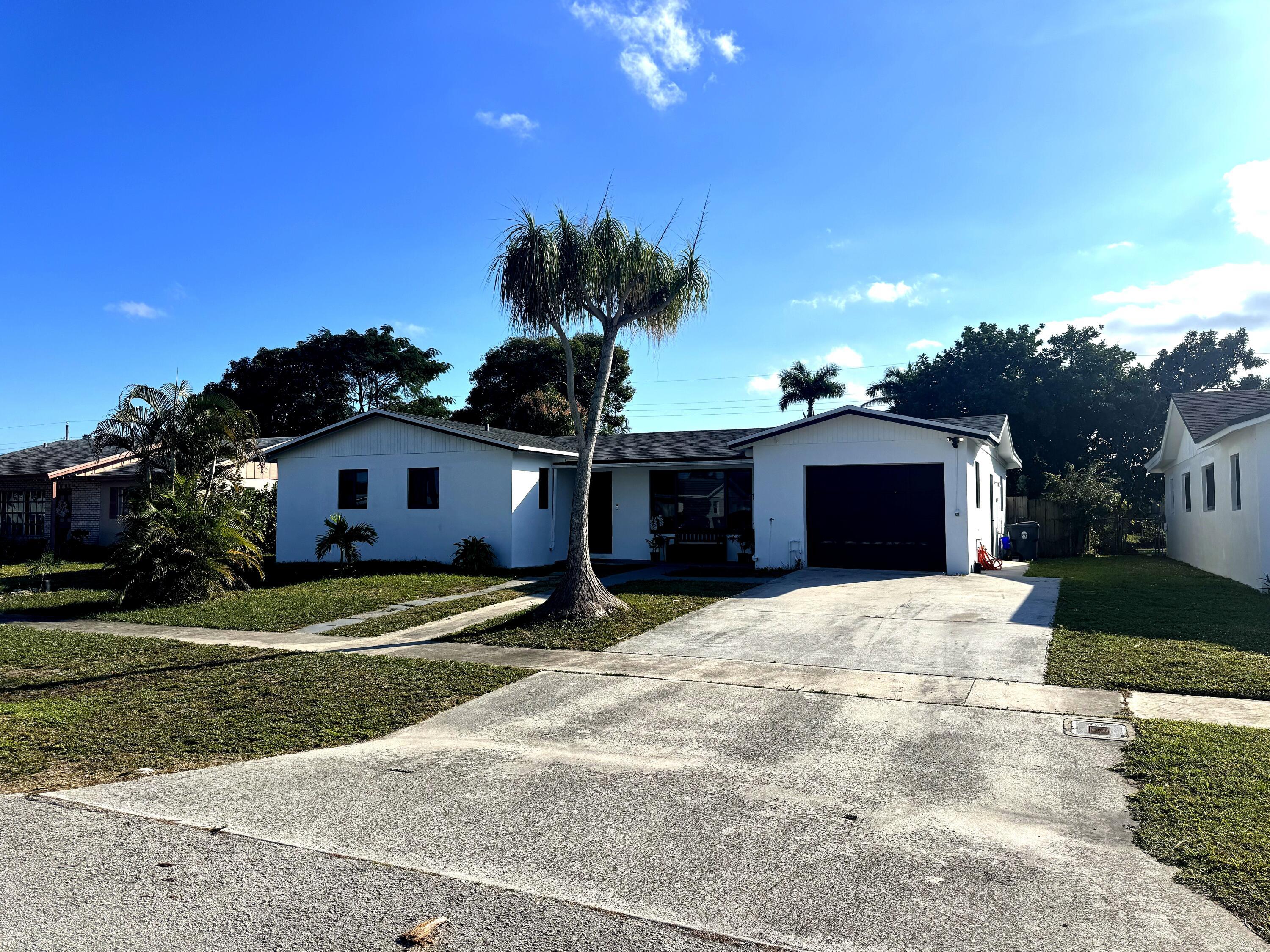 4170 Sussex Avenue, Lake Worth, FL 33461, Lake Worth - Photo 2