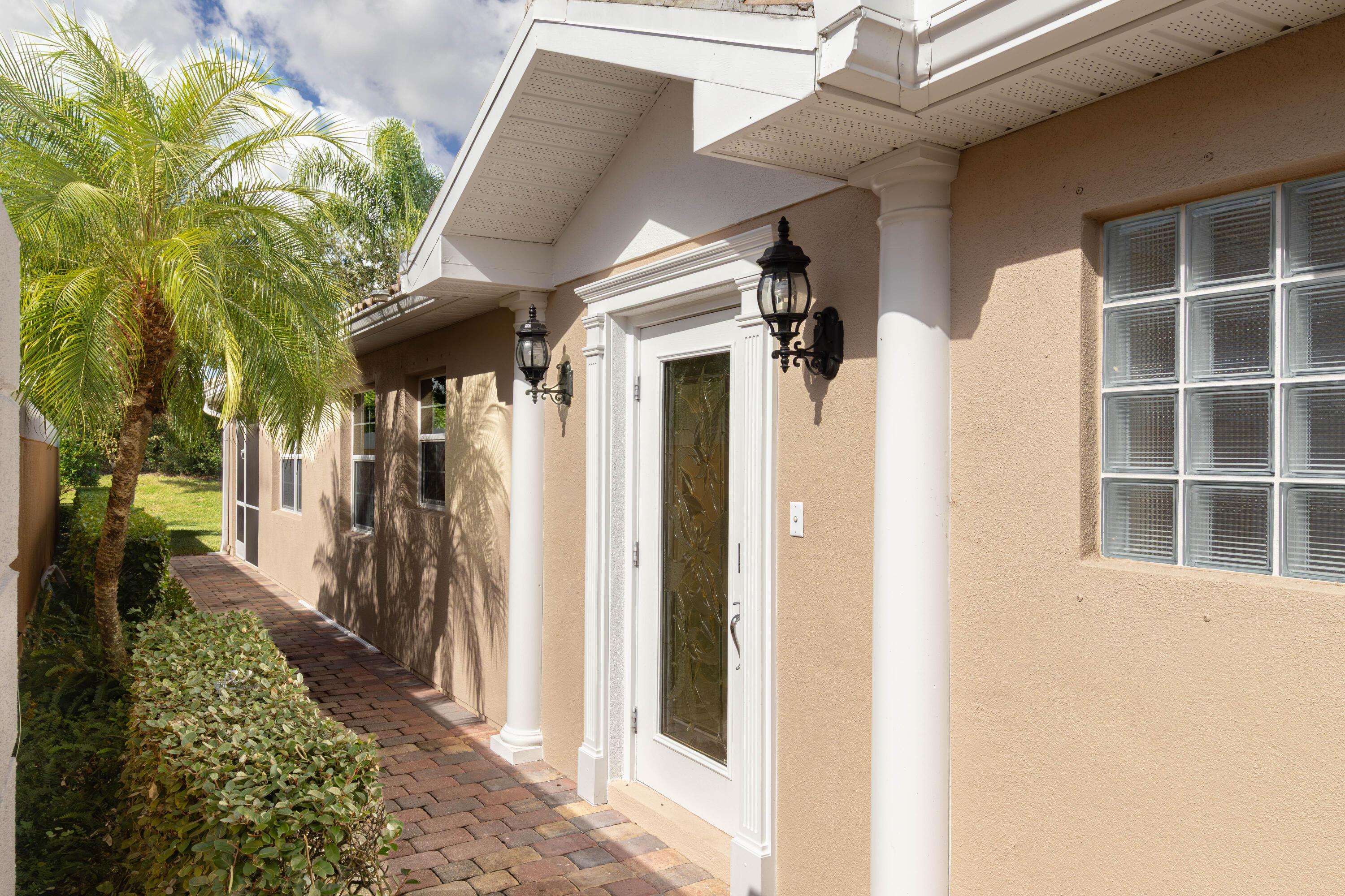 5009 Corsica Square, Vero Beach, FL 32967, Vero Beach - Photo 2