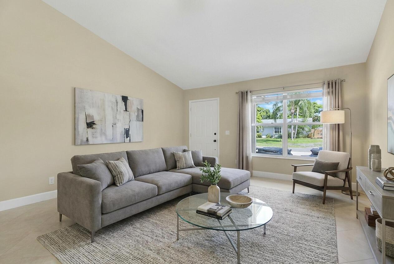 140 Village Circle, Jupiter, FL 33458, Jupiter - Photo 4