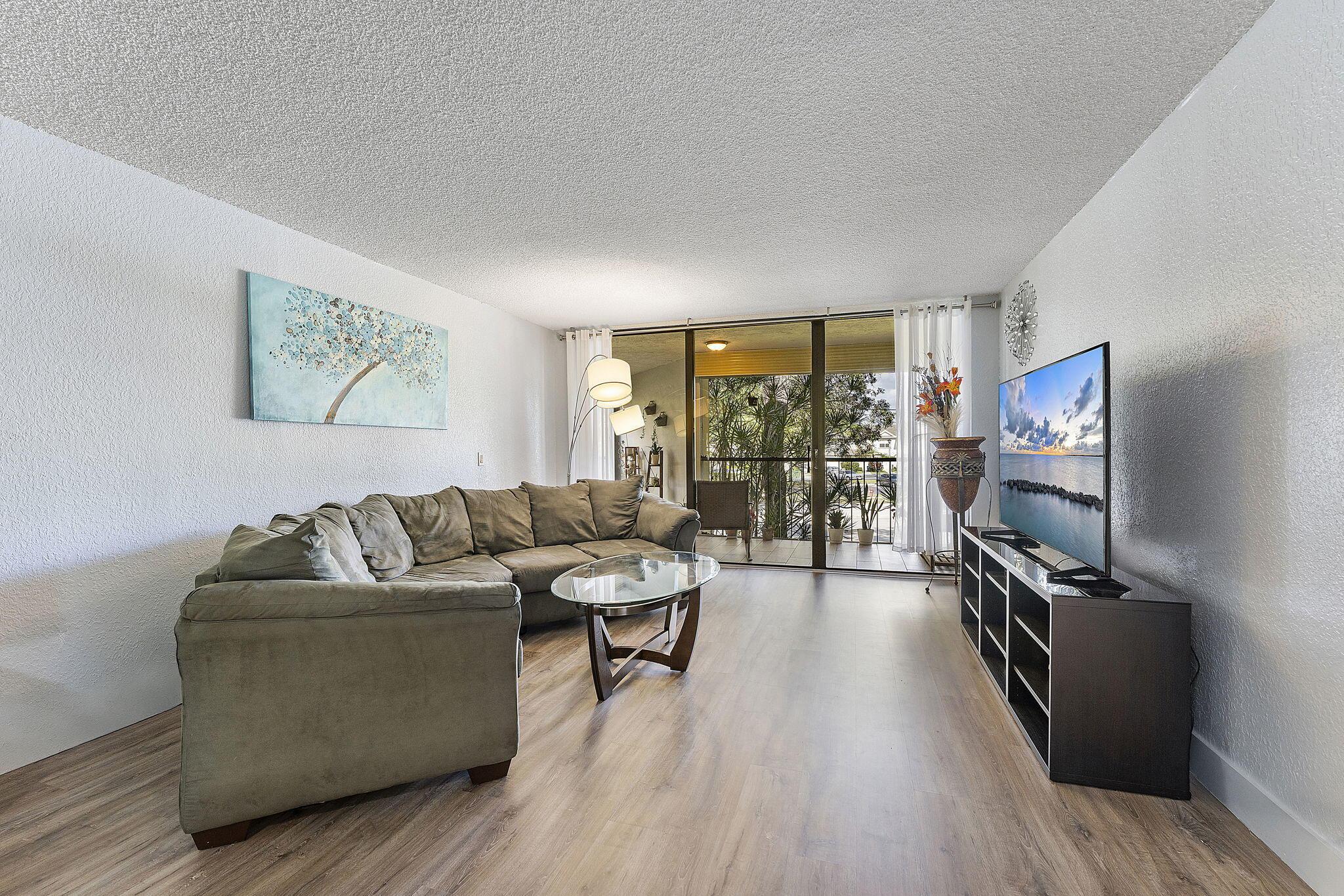 16475 Golf Club Road 207, Weston, FL 33326, Weston - Photo 4