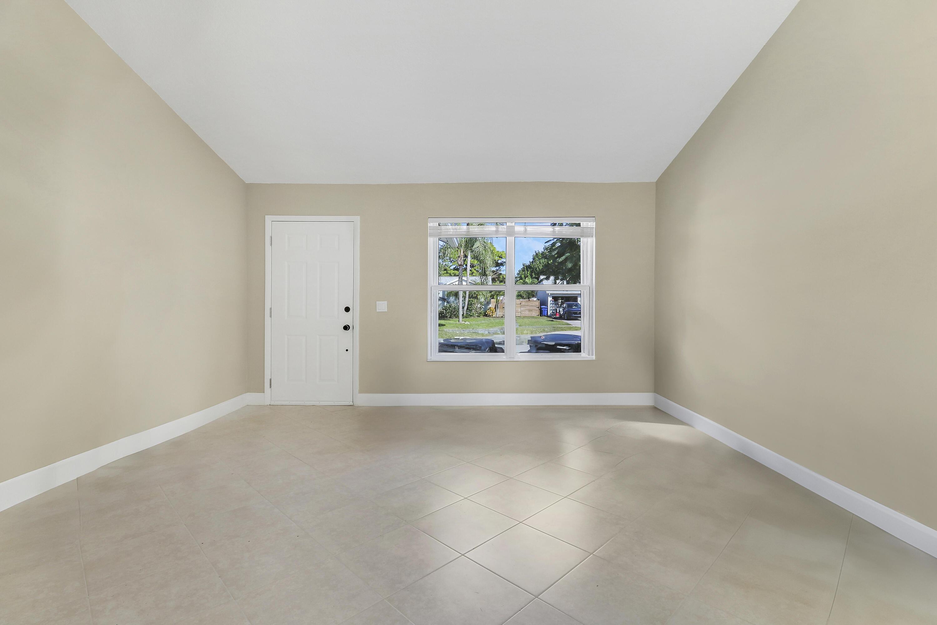 140 Village Circle, Jupiter, FL 33458, Jupiter - Photo 5