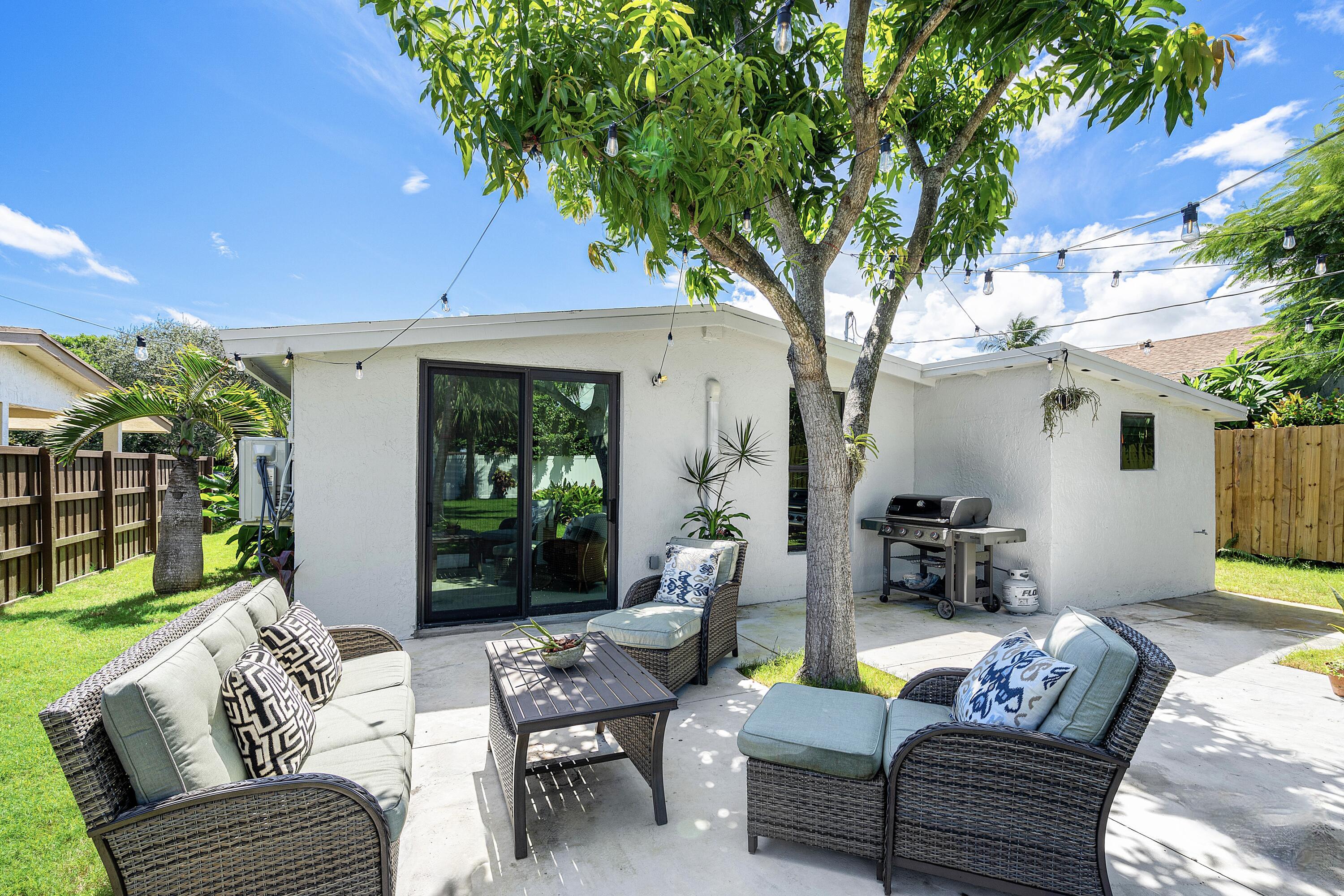 363 Glouchester Street, Boca Raton, FL 33487, Boca Raton - Photo 2