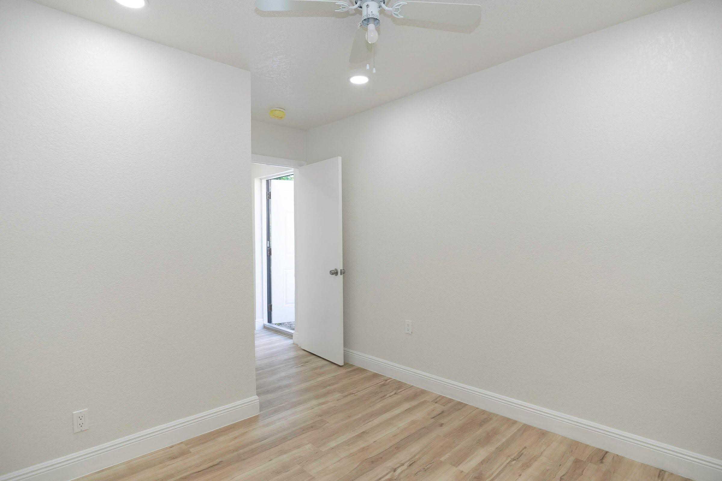 924 NW 11th Court, Fort Lauderdale, FL 33311, Fort Lauderdale - Photo 3