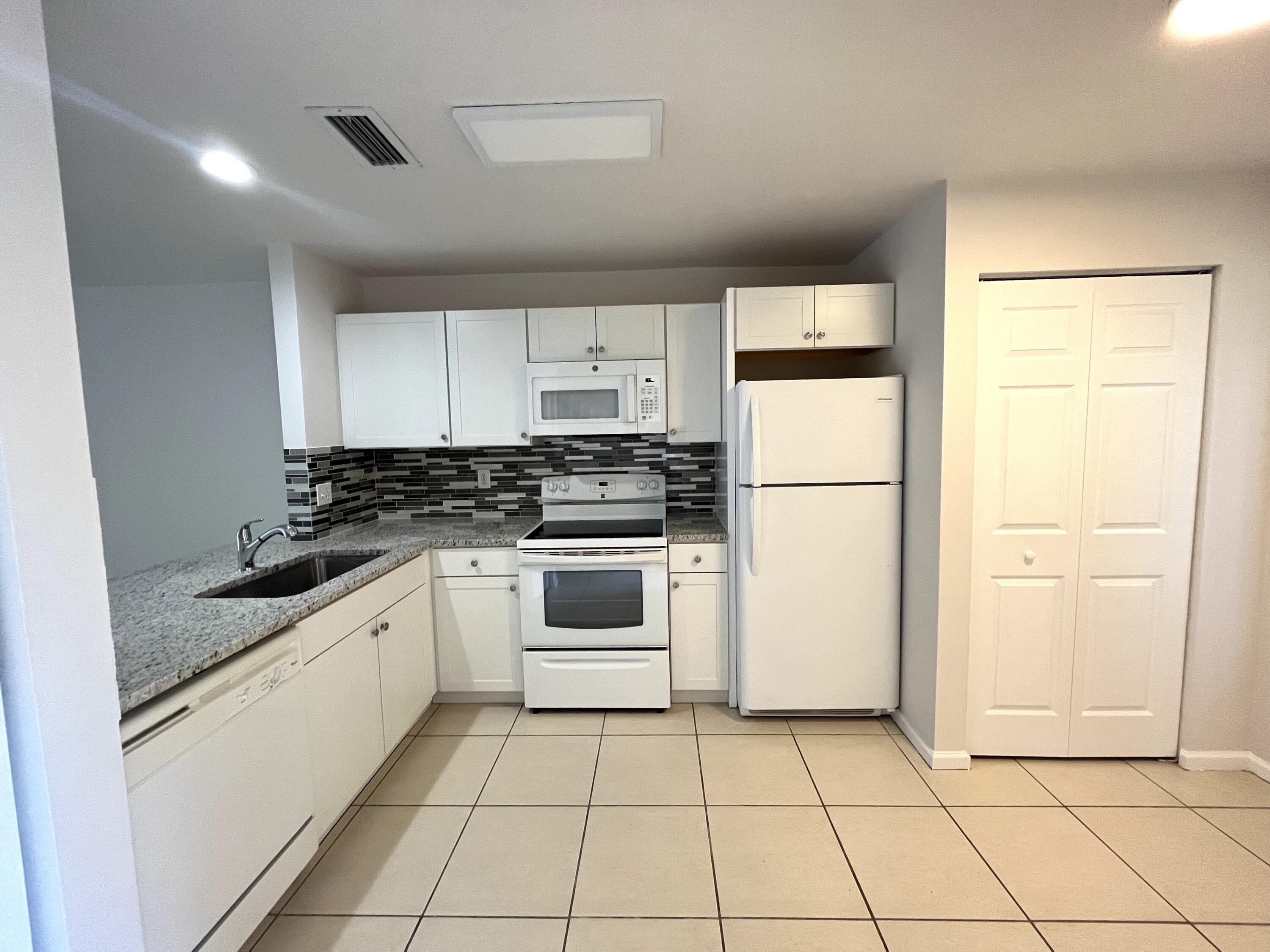 930 Summit Lake Drive, West Palm Beach, FL 33406, West Palm Beach - Photo 3