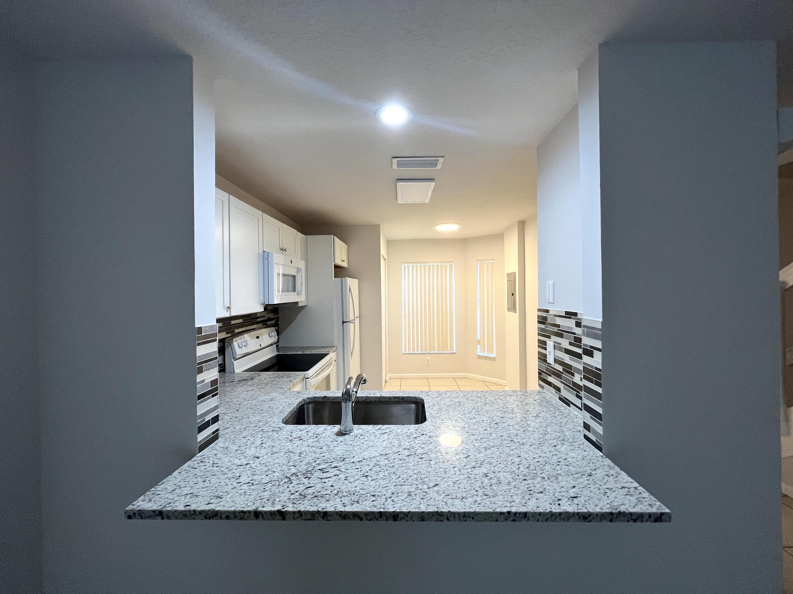 930 Summit Lake Drive, West Palm Beach, FL 33406, West Palm Beach - Photo 5