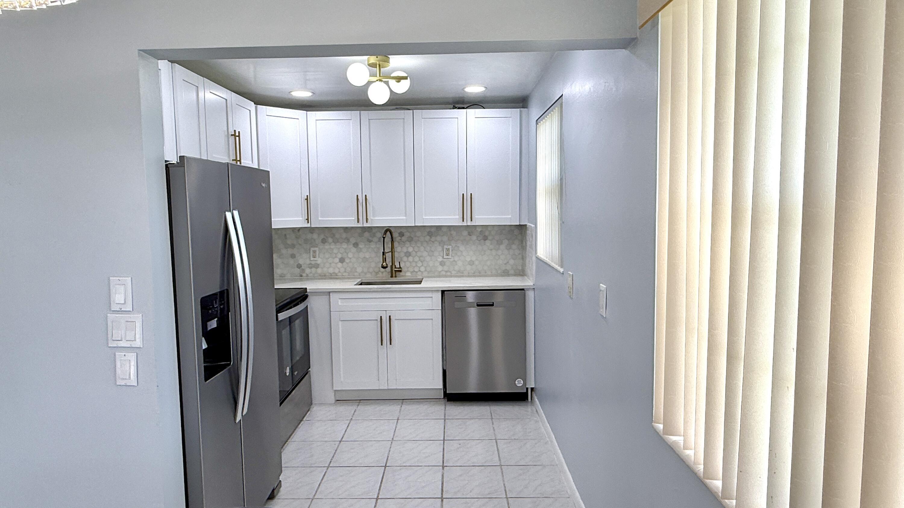 81 Markham E, Deerfield Beach, FL 33442, Deerfield Beach - Photo 5