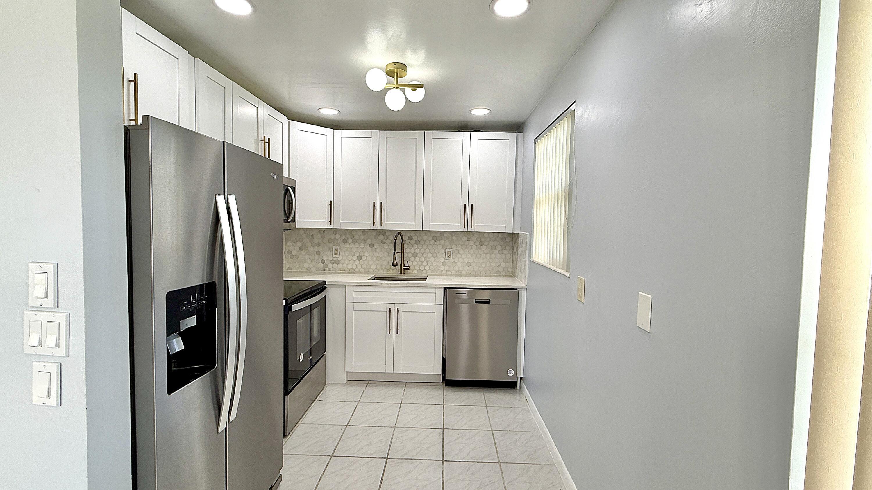81 Markham E, Deerfield Beach, FL 33442, Deerfield Beach - Photo 4