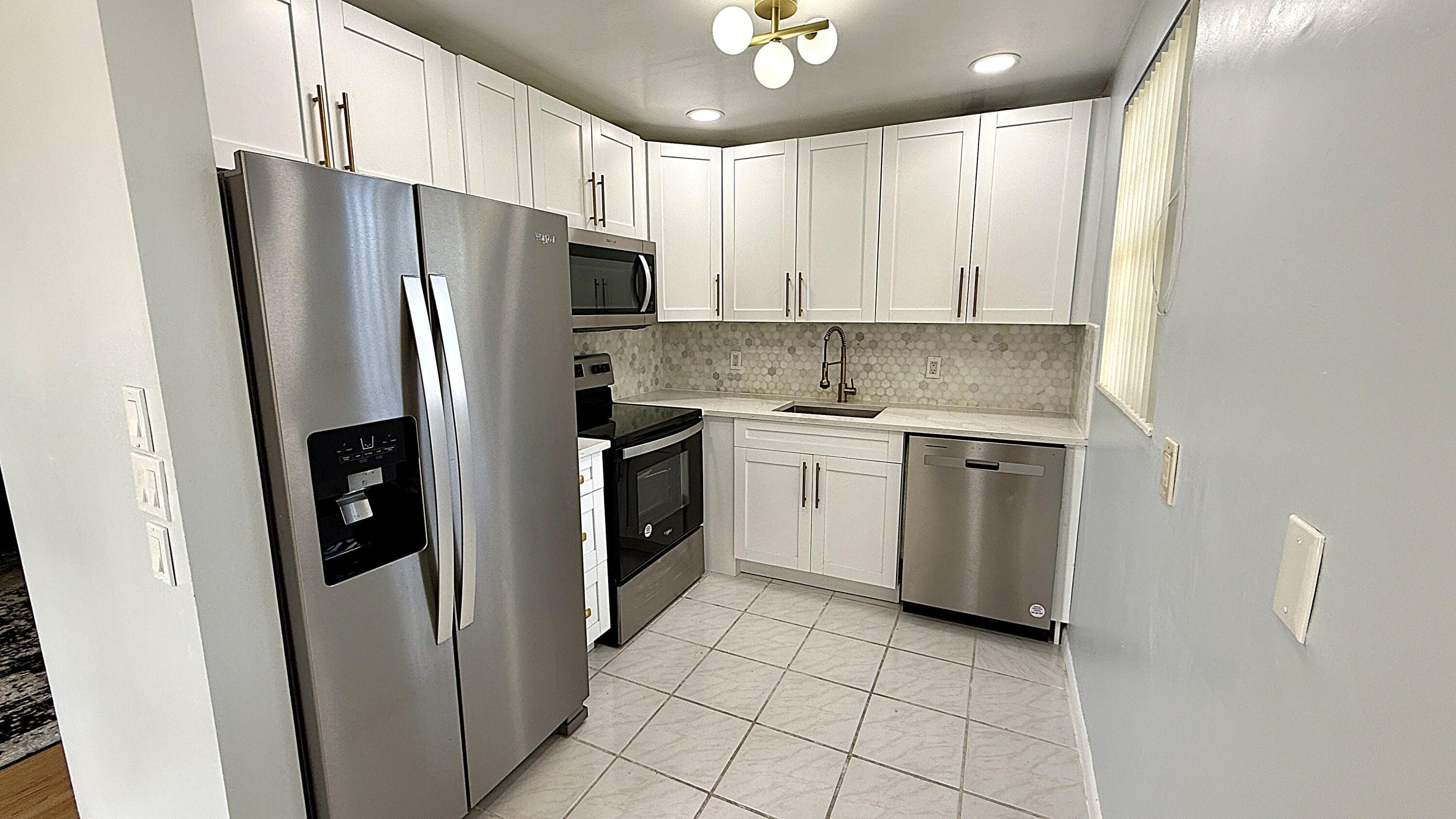 81 Markham E, Deerfield Beach, FL 33442, Deerfield Beach - Photo 2