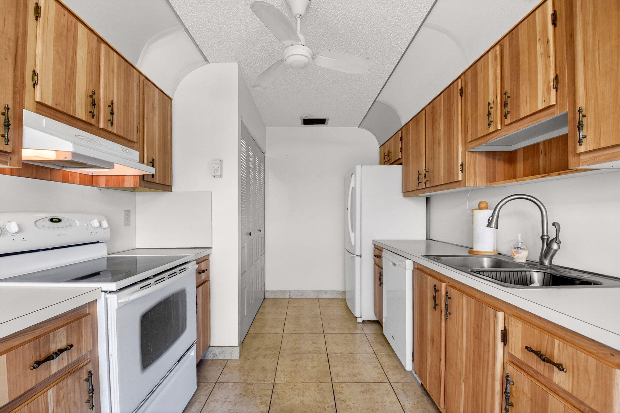 3454 Americo Drive, West Palm Beach, FL 33417, West Palm Beach - Photo 4