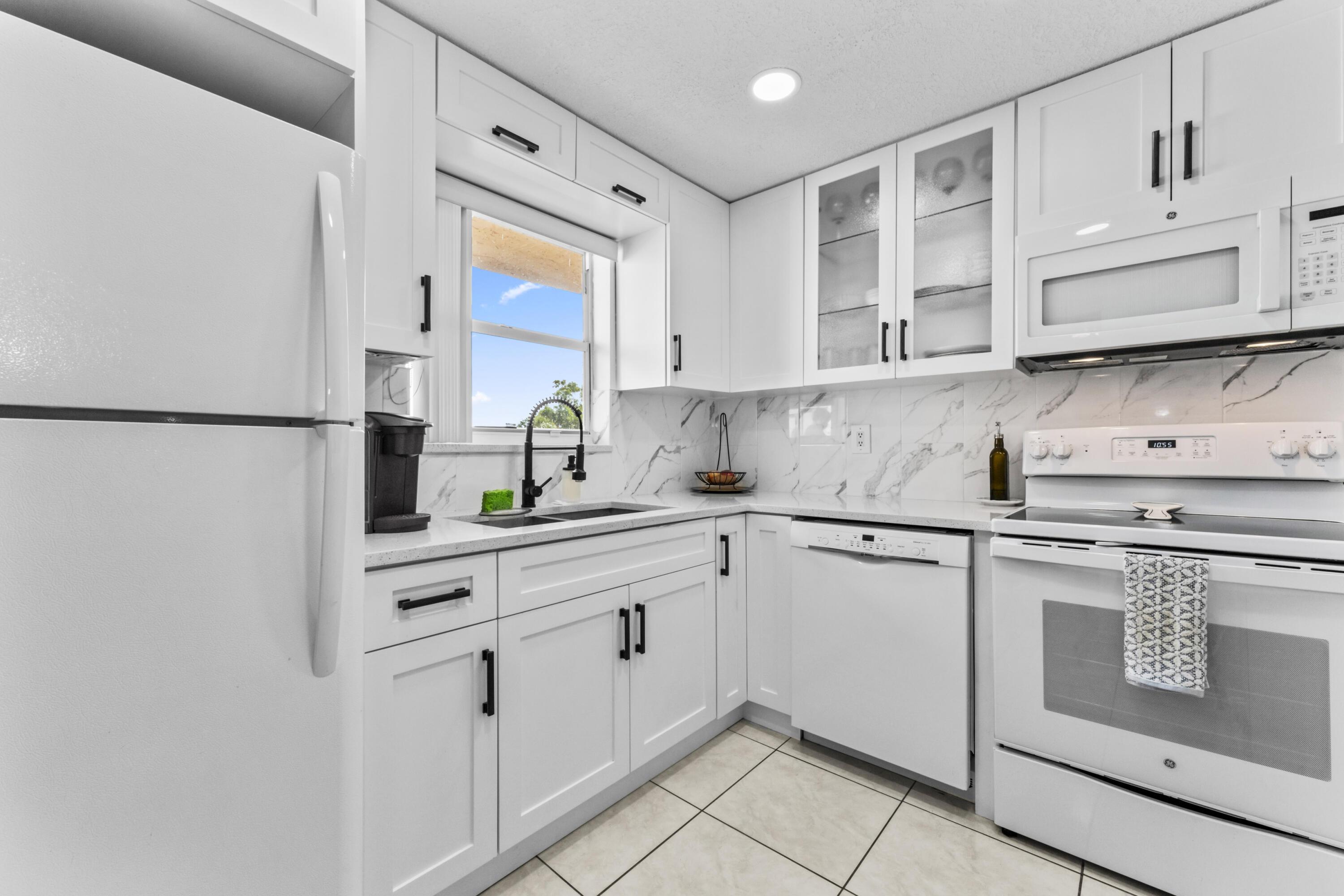 225 Bonnie Boulevard 302, Palm Springs, FL 33461, Palm Springs